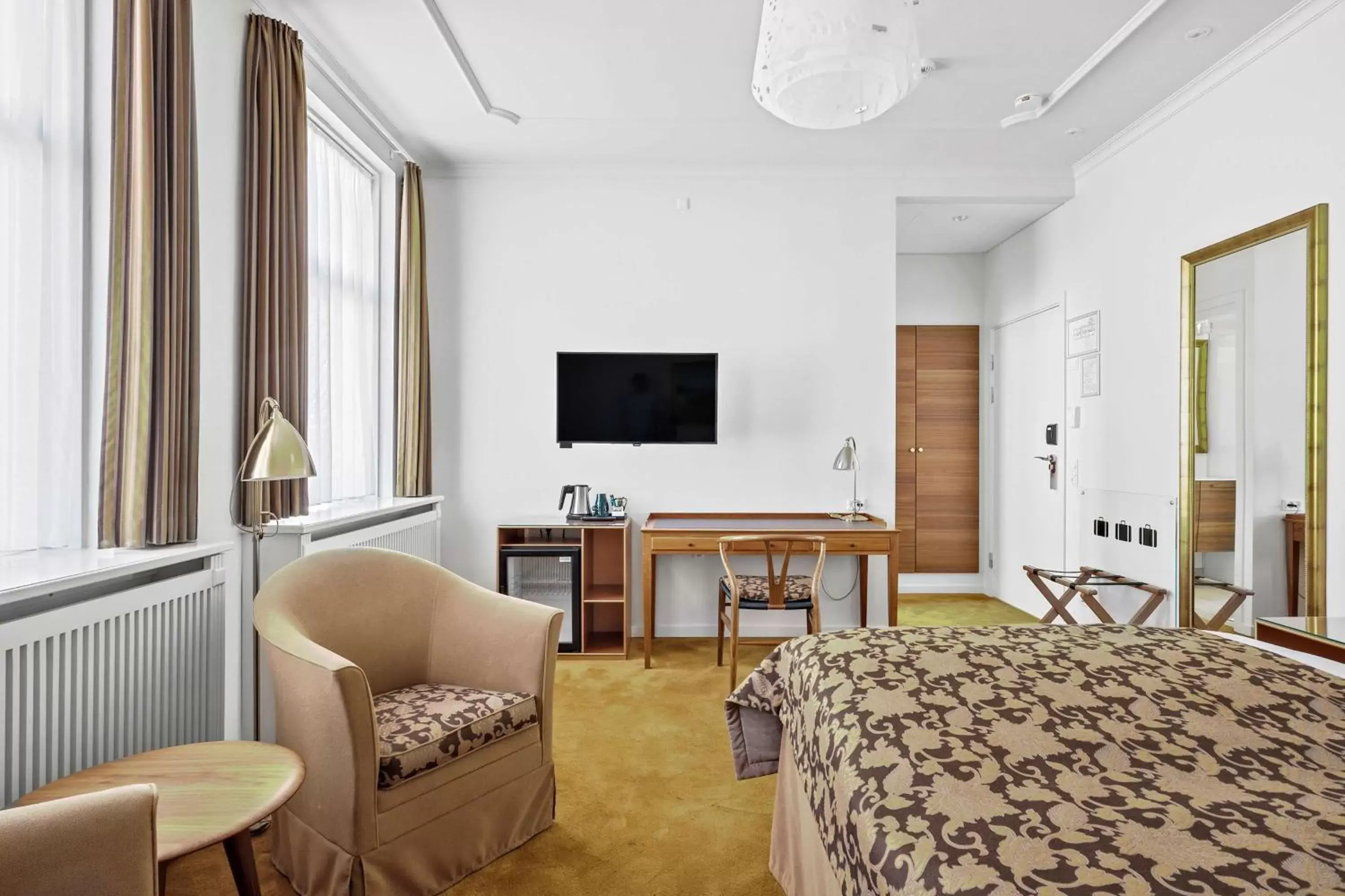 Bedroom, TV/Entertainment Center in Best Western Plus Hotel Eyde