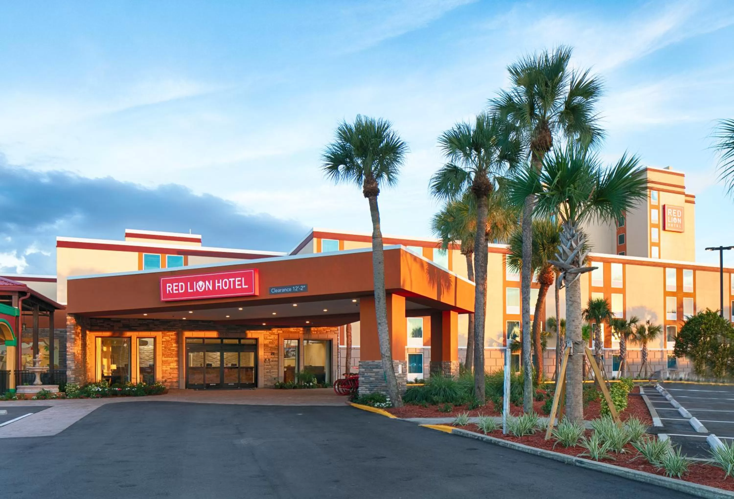 Property building in Red Lion Hotel Orlando Lake Buena Vista South- Near Disney