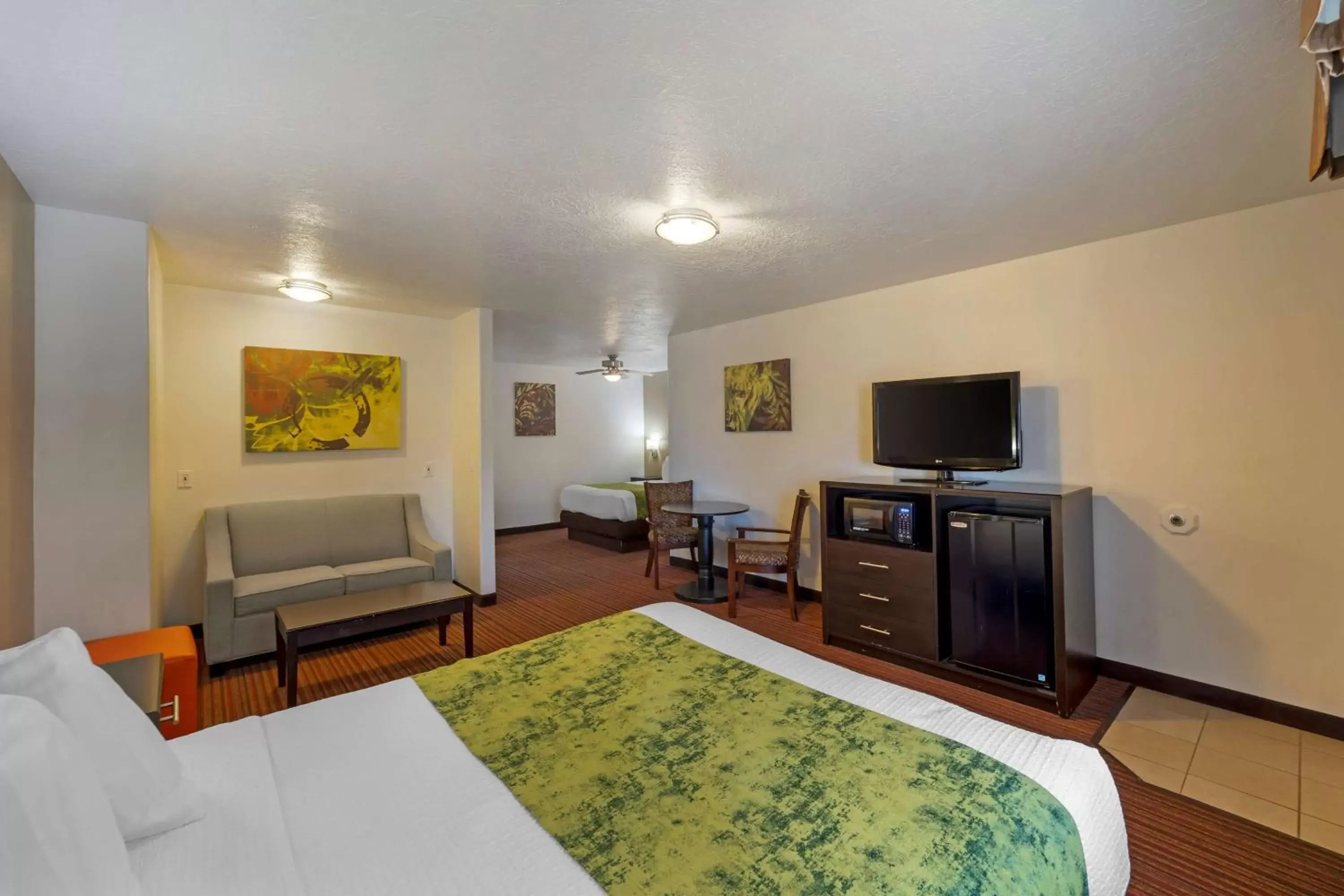 Bedroom, TV/Entertainment Center in Best Western Mesquite Inn