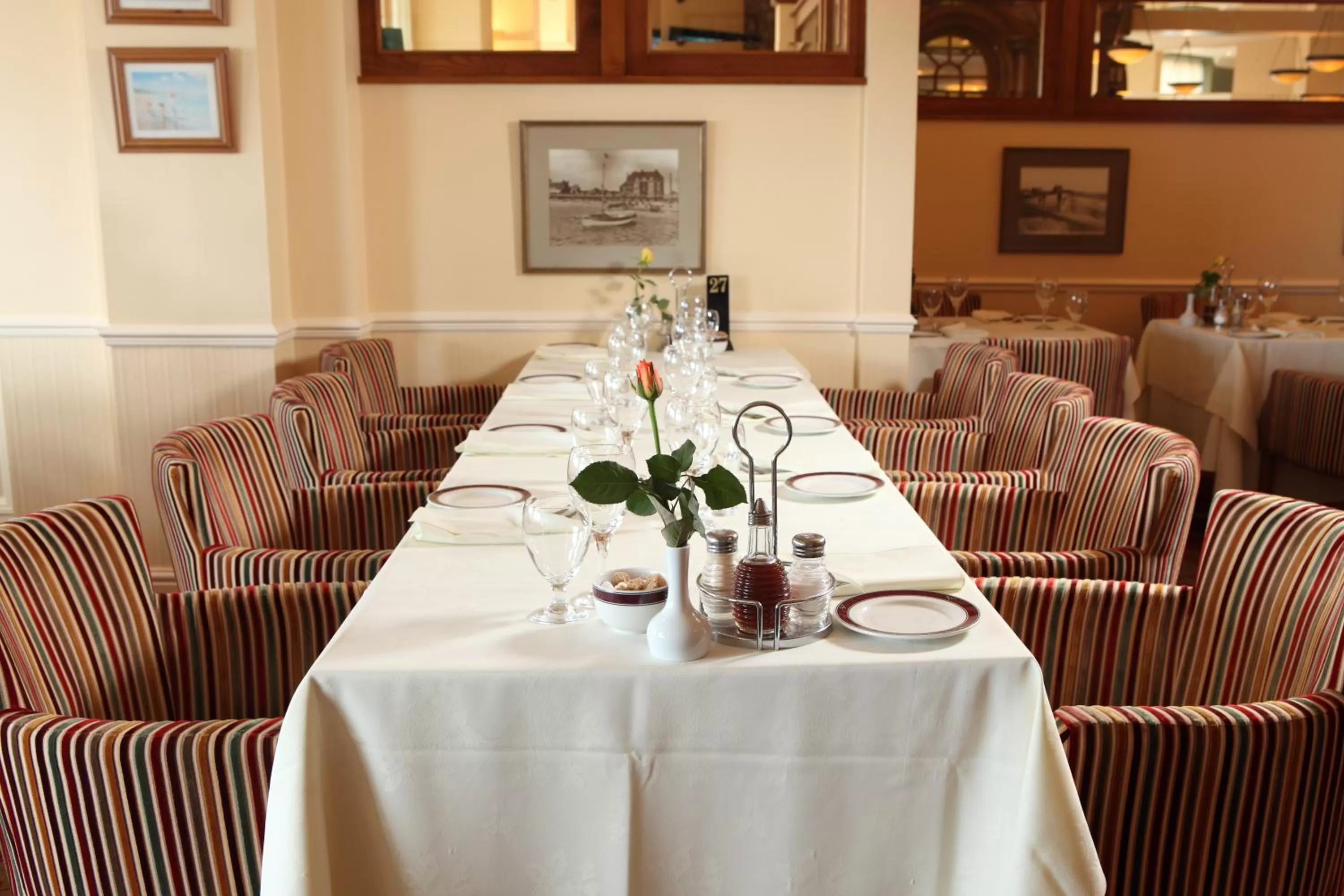 Restaurant/places to eat in Pier Hotel