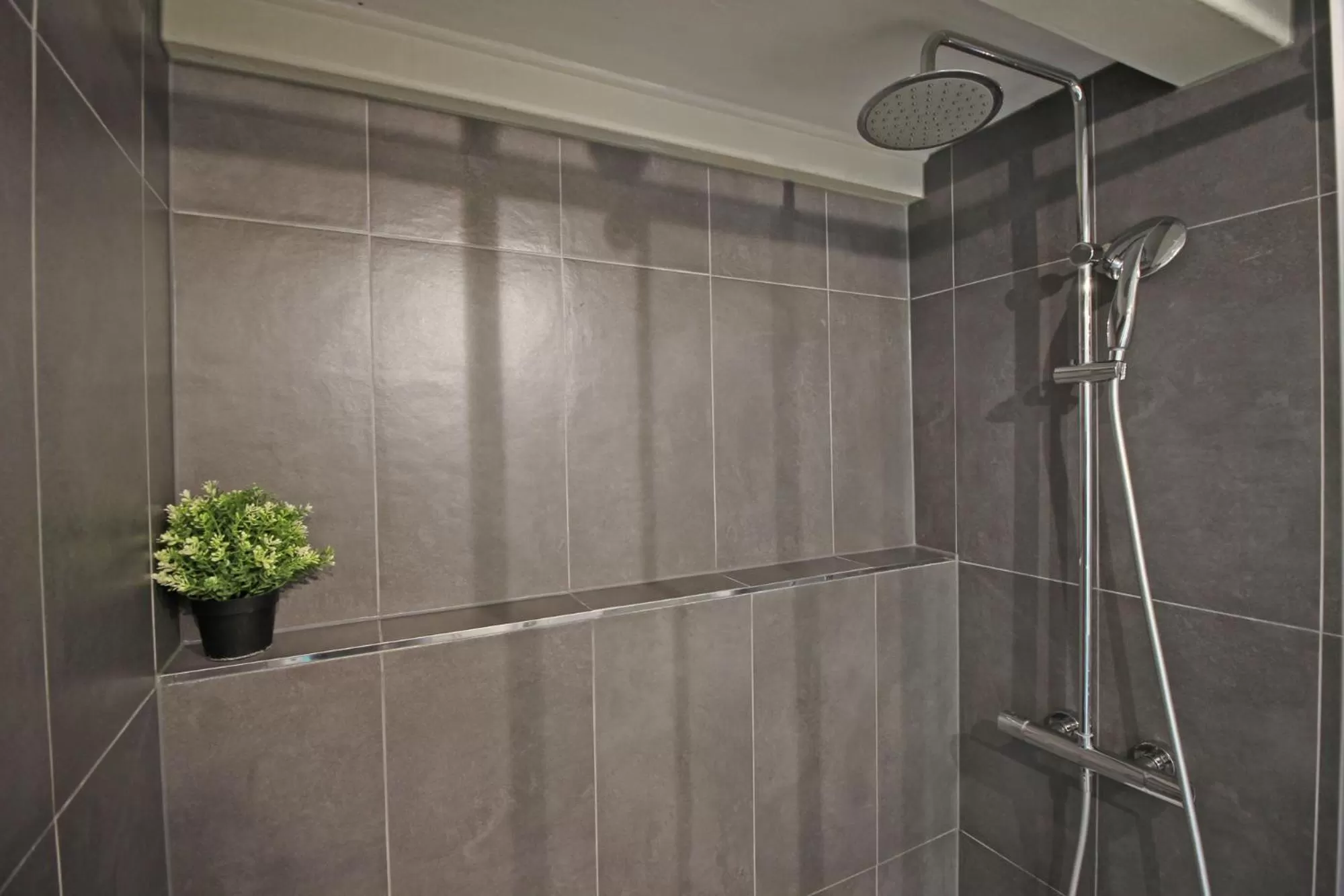 Bathroom in Cozy Jordaan canalhouse near Anne Frank House