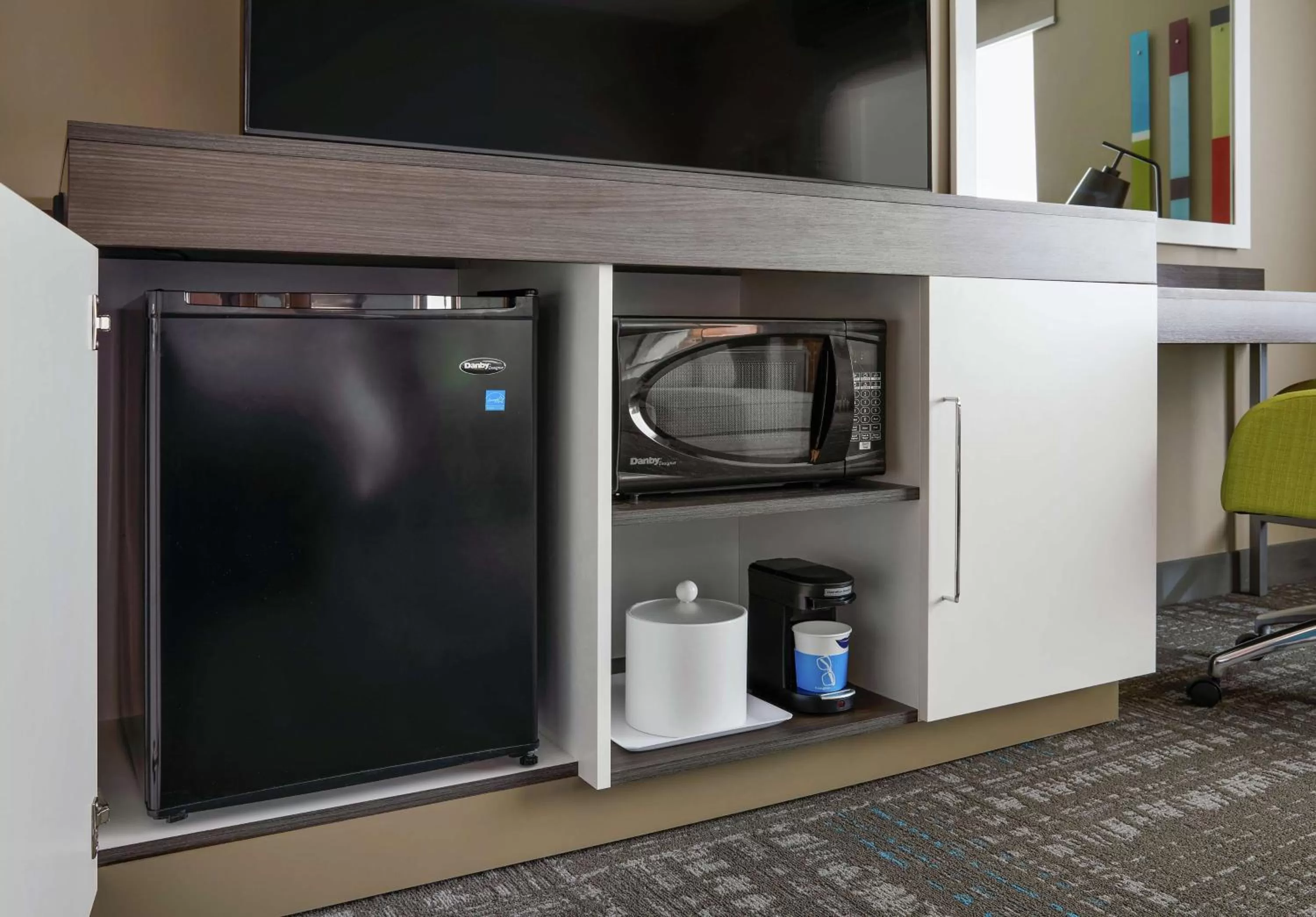 TV and multimedia in Hampton Inn & Suites Chicago/Waukegan