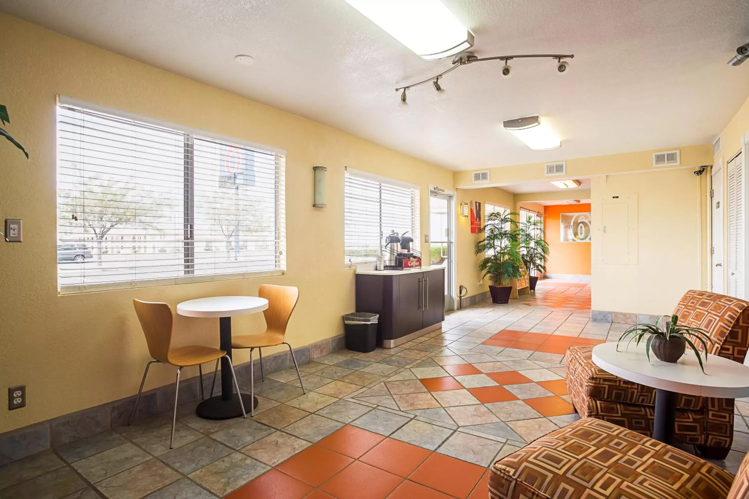 Lobby or reception, Lounge/Bar in Motel 6-Holbrook, AZ