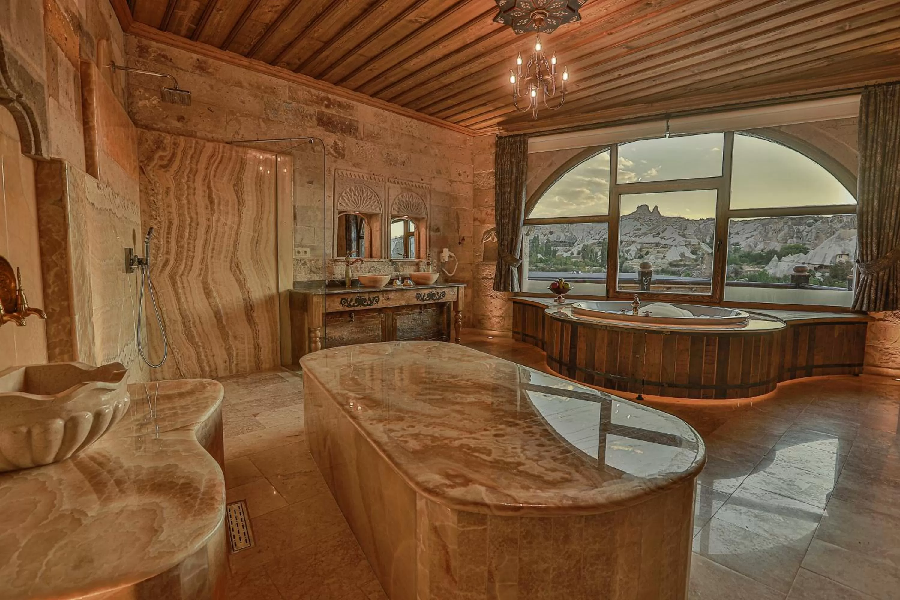 Hot Tub in Şah Saray Cave Suites Halal Hotel