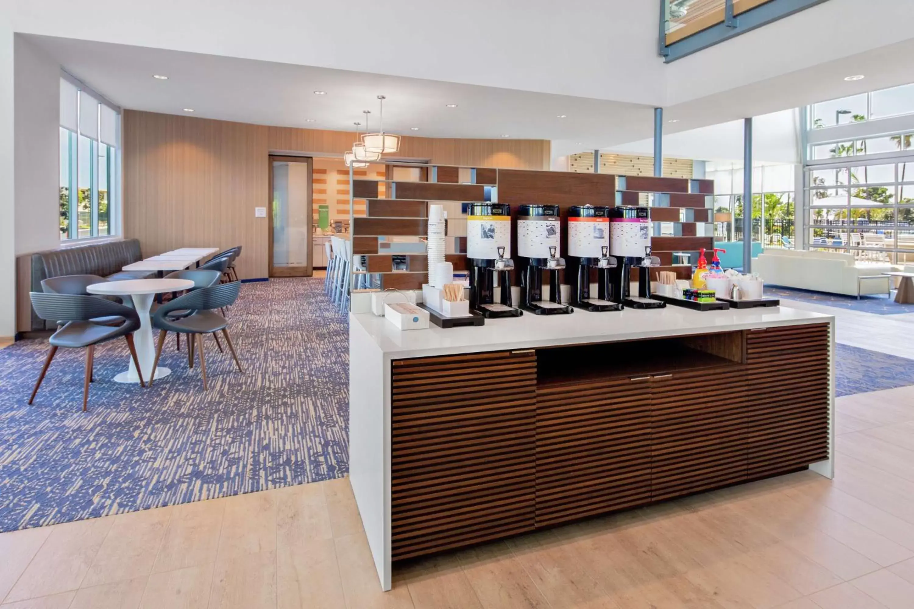 Restaurant/places to eat in Hampton Inn & Suites San Diego Airport Liberty Station