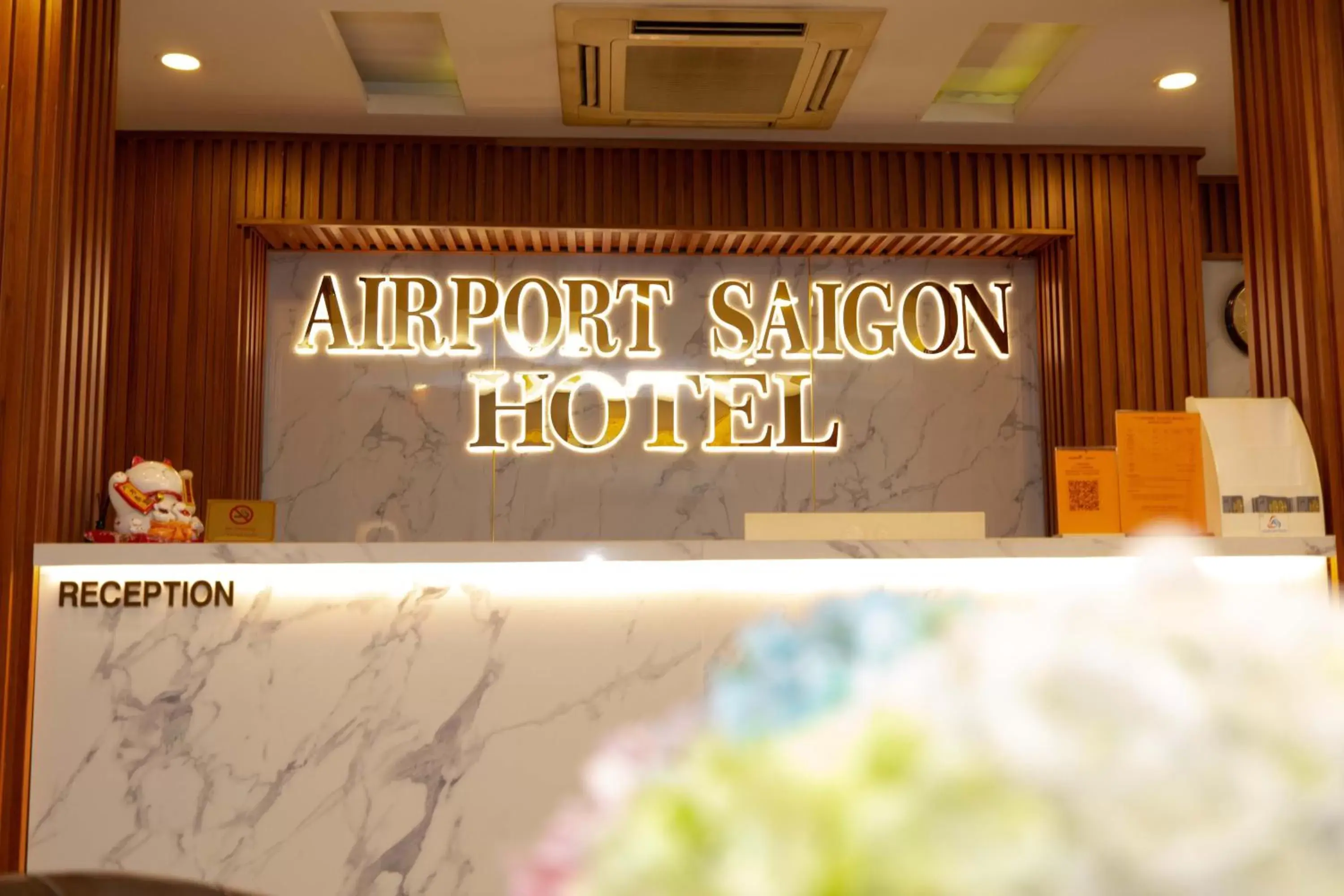 Lobby or reception in Airport Saigon Hotel - Gần ẩm thực đêm chợ Phạm Văn Hai