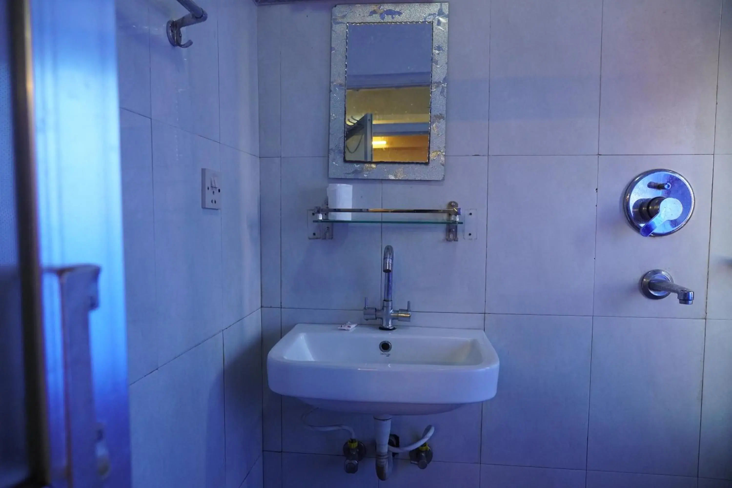 Bathroom in Hotel Travelers Home