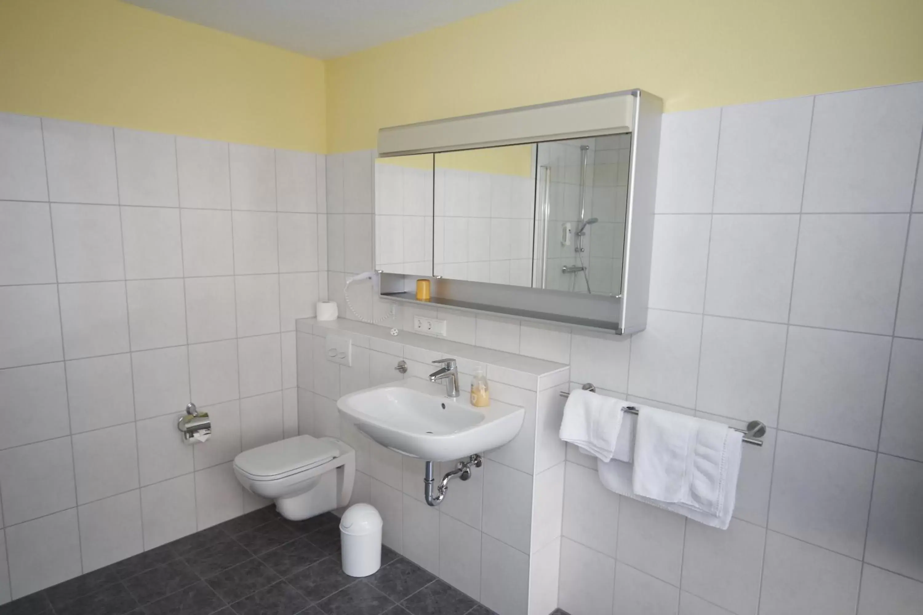 Triple Room - single occupancy in Hotel Restaurant Zum Jägerheim Triple Room - single occupancy in Hotel Restaurant Zum Jägerheim