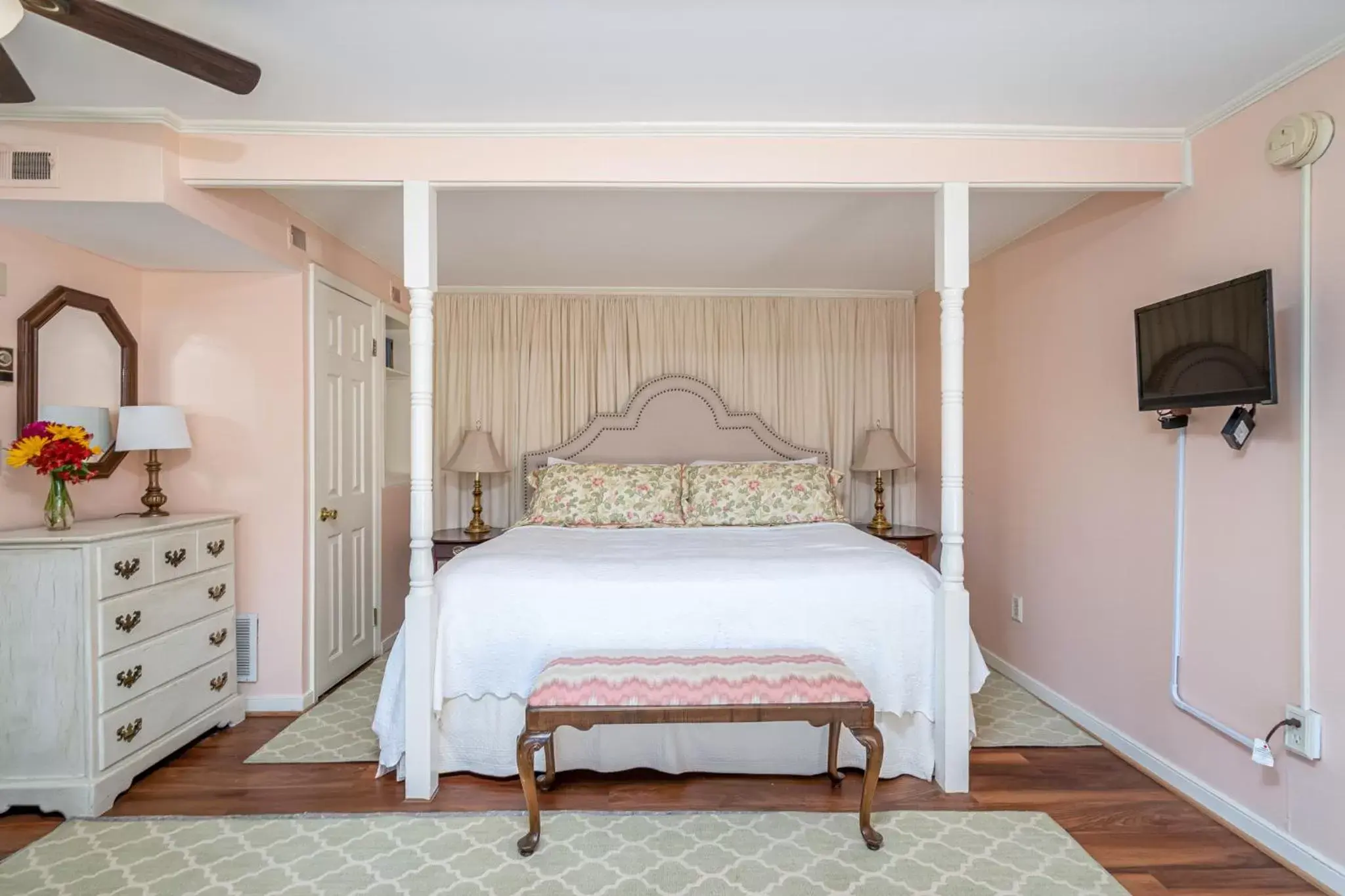 Bedroom, Bed in Cedars of Williamsburg Bed & Breakfast