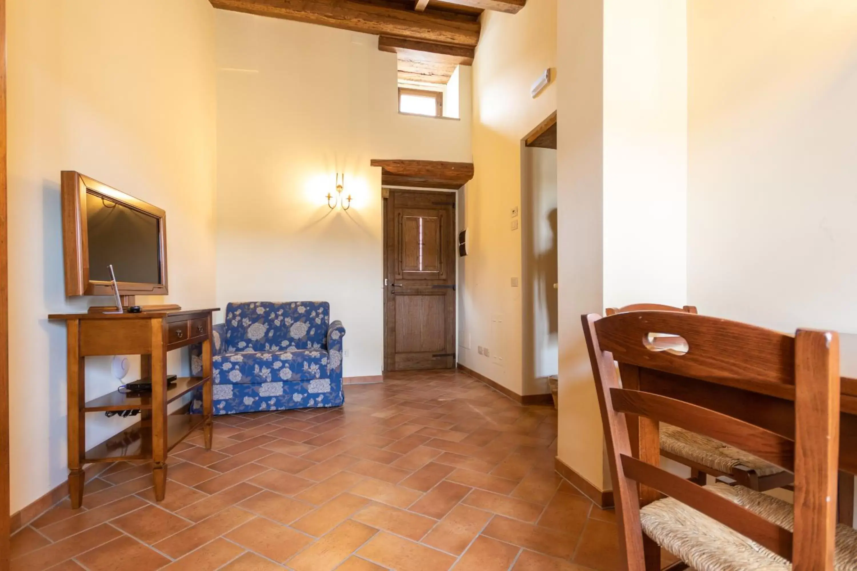 Photo of the whole room, TV/Entertainment Center in Borgotufi Albergo Diffuso