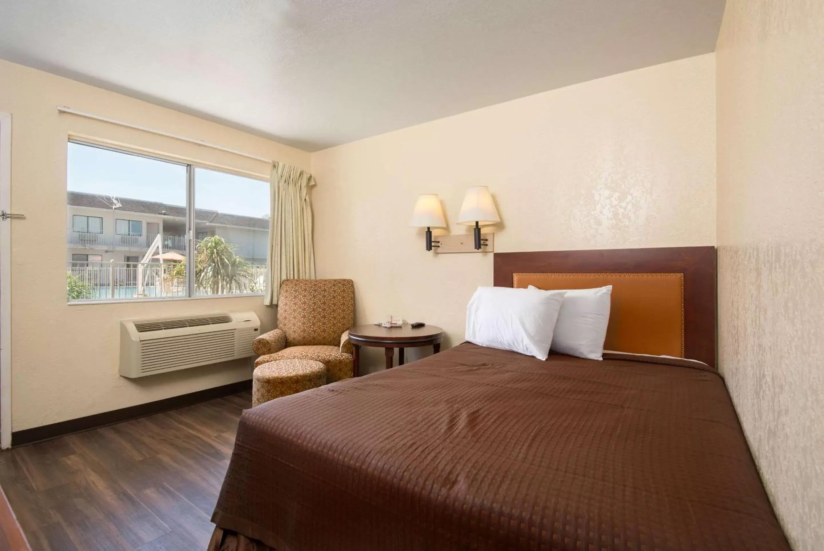 Photo of the whole room, Bed in Rodeway Inn Kissimmee Maingate West - Free Theme Park Shuttle