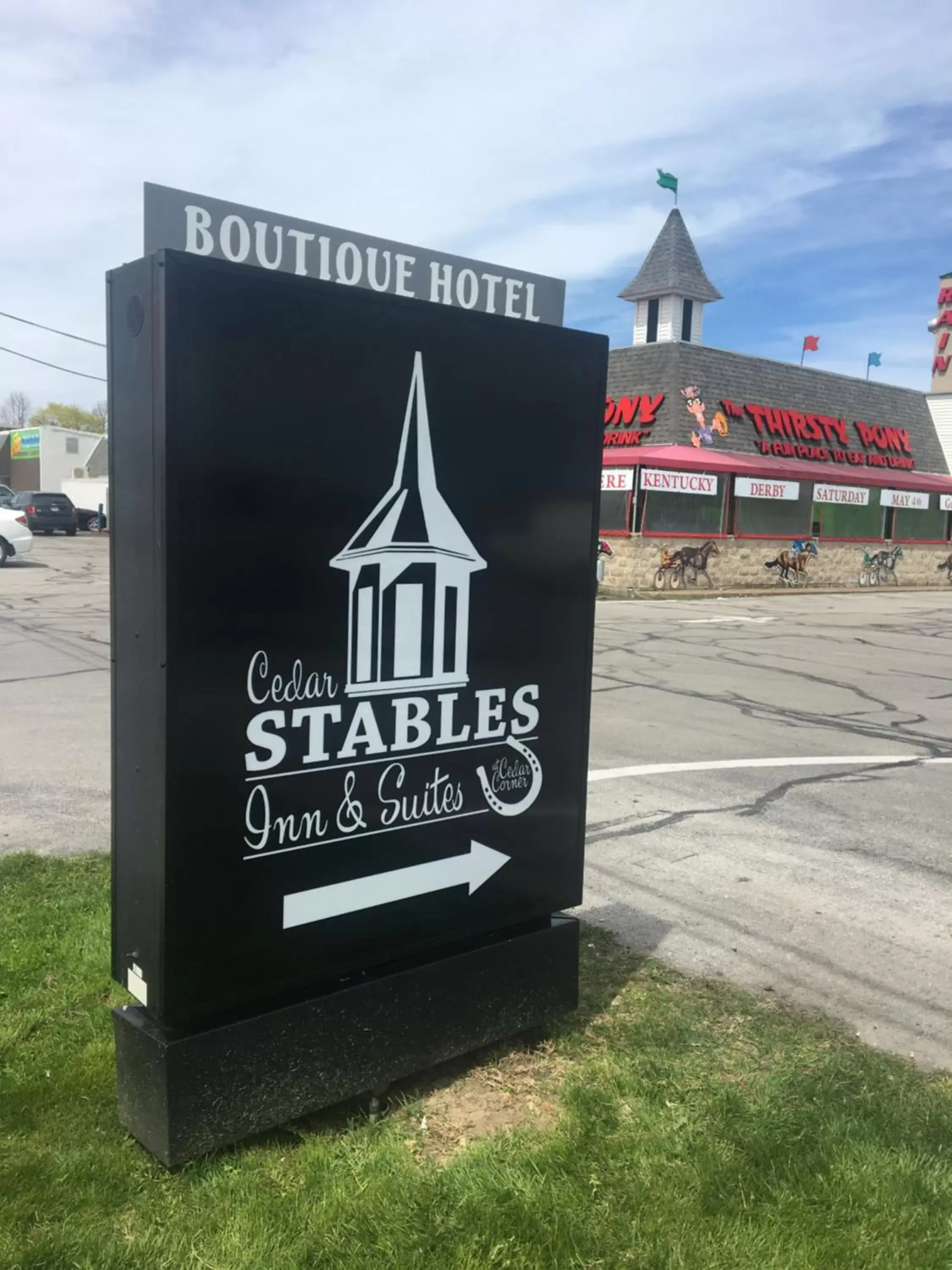 Property building, Property Logo/Sign in Cedar Stables Inn & Suites