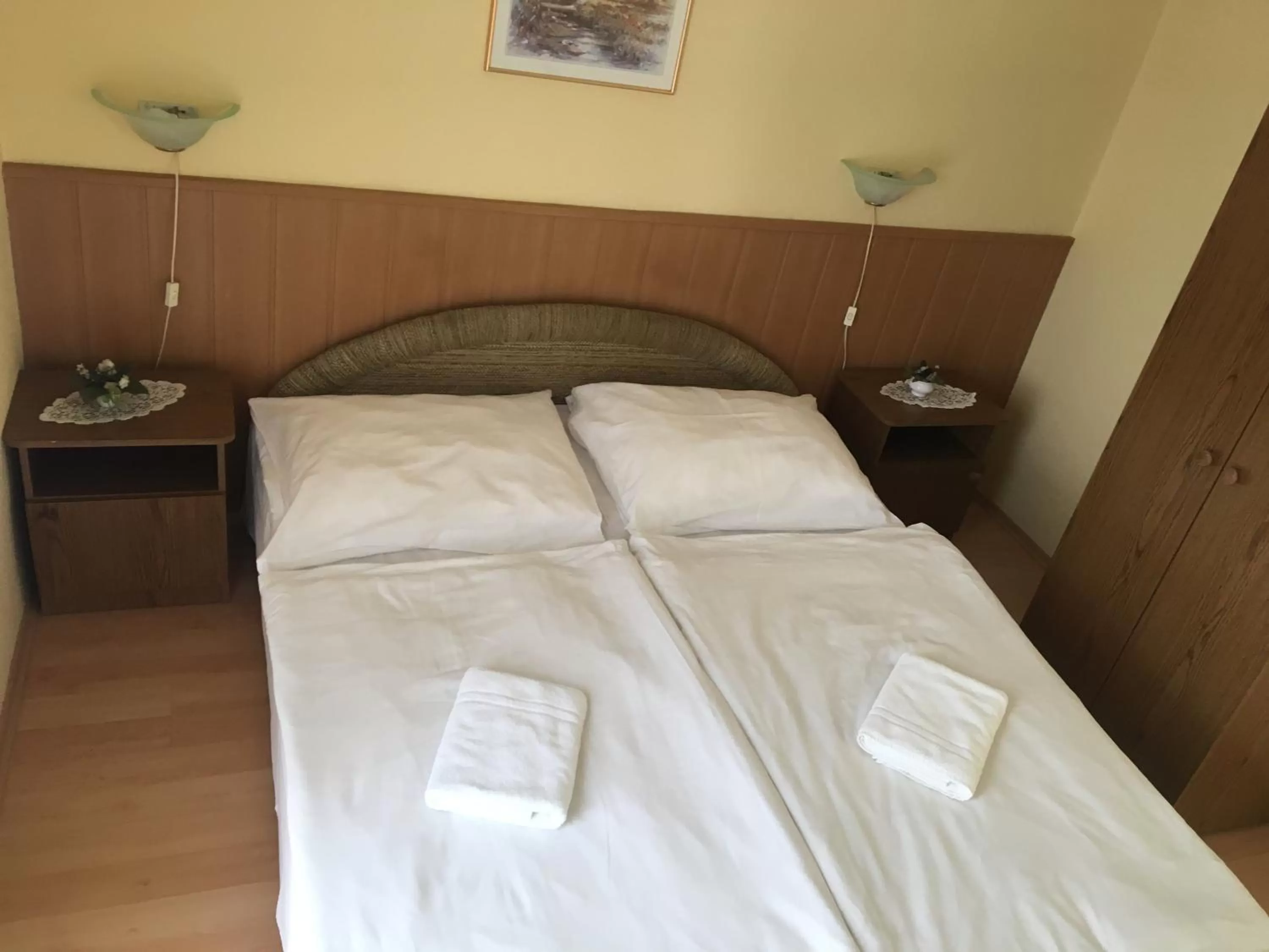 Bed in Muskátli Panzió