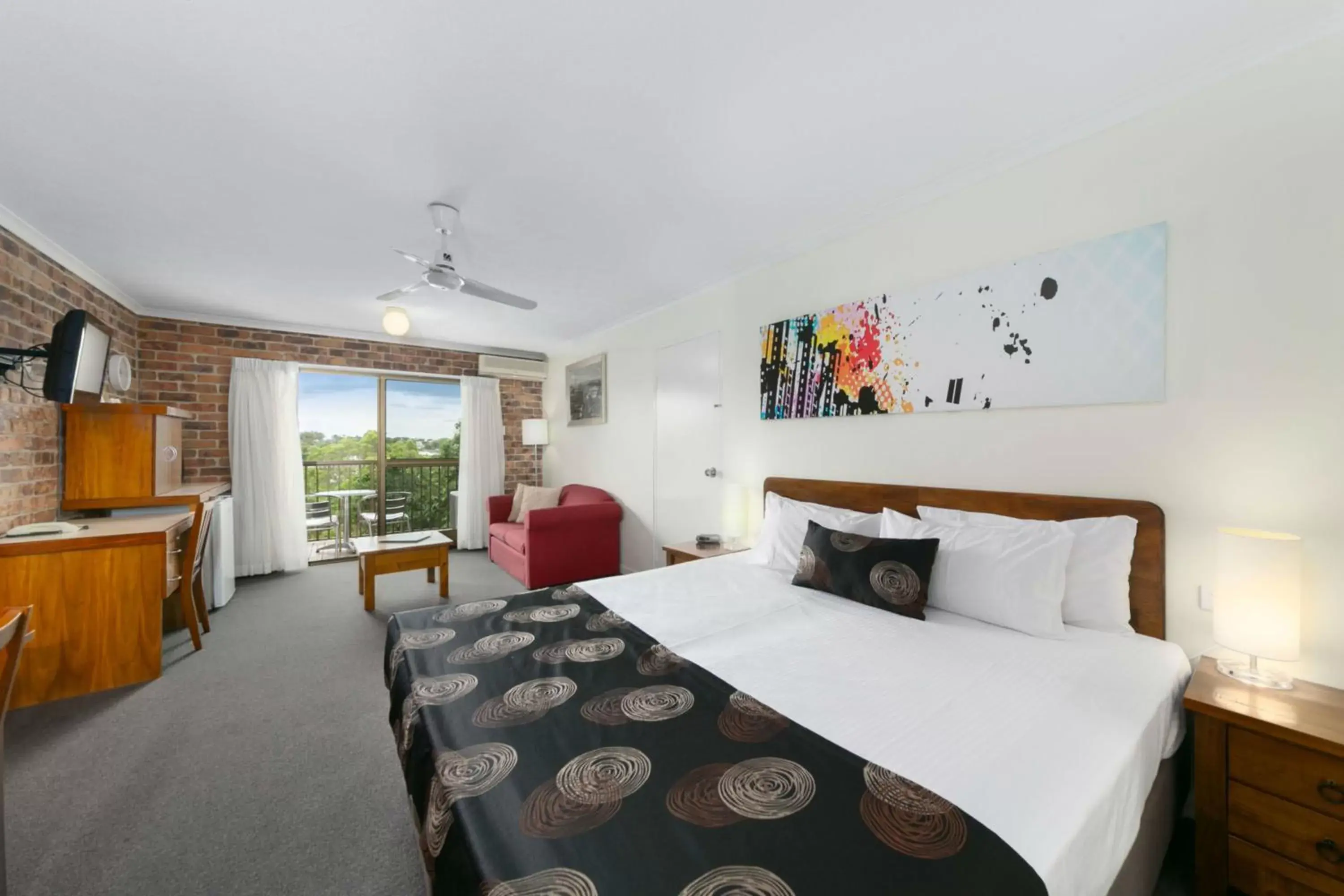 Photo of the whole room, Bed in Toowong Villas