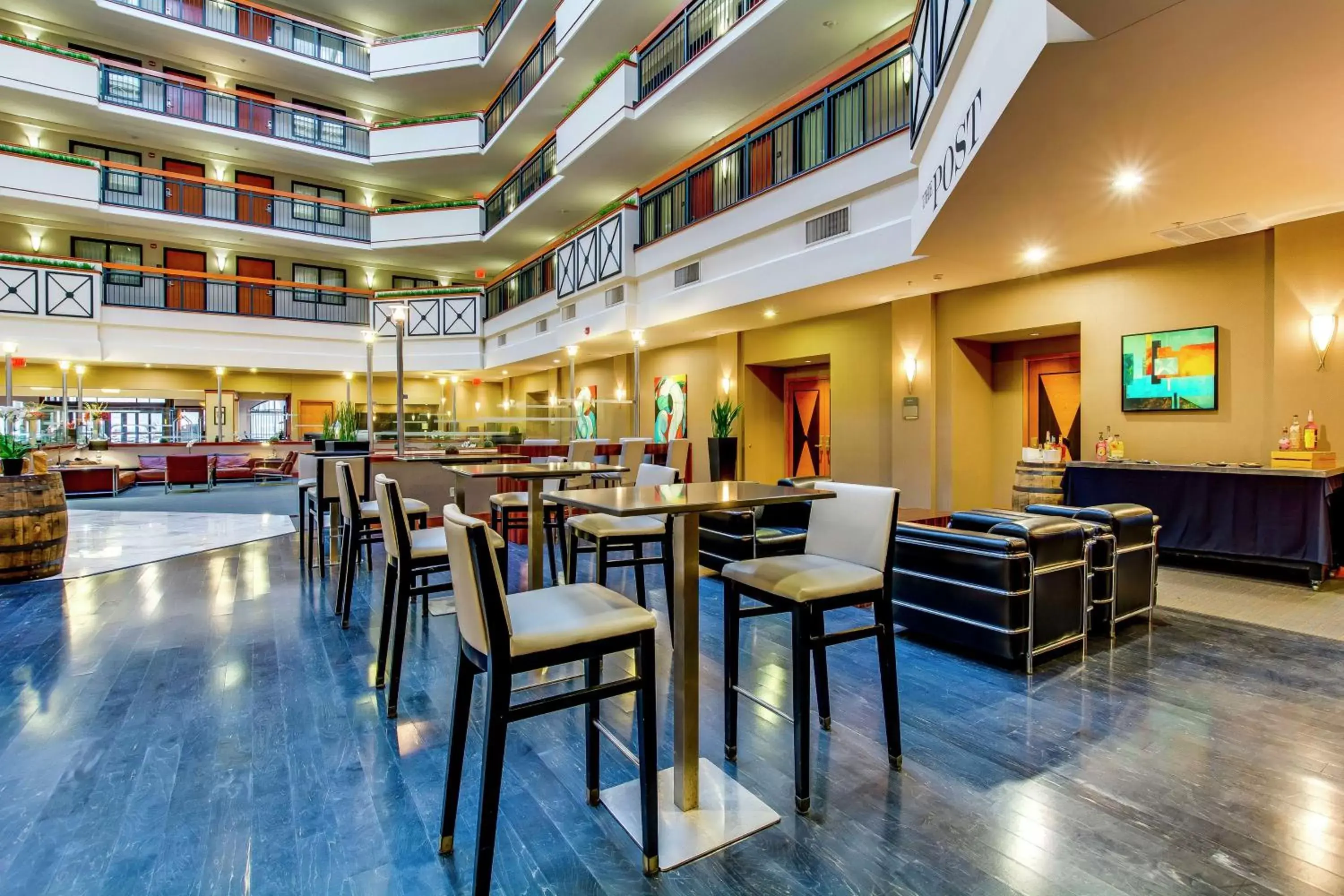 Lobby or reception, Restaurant/Places to Eat in Embassy Suites by Hilton Louisville East