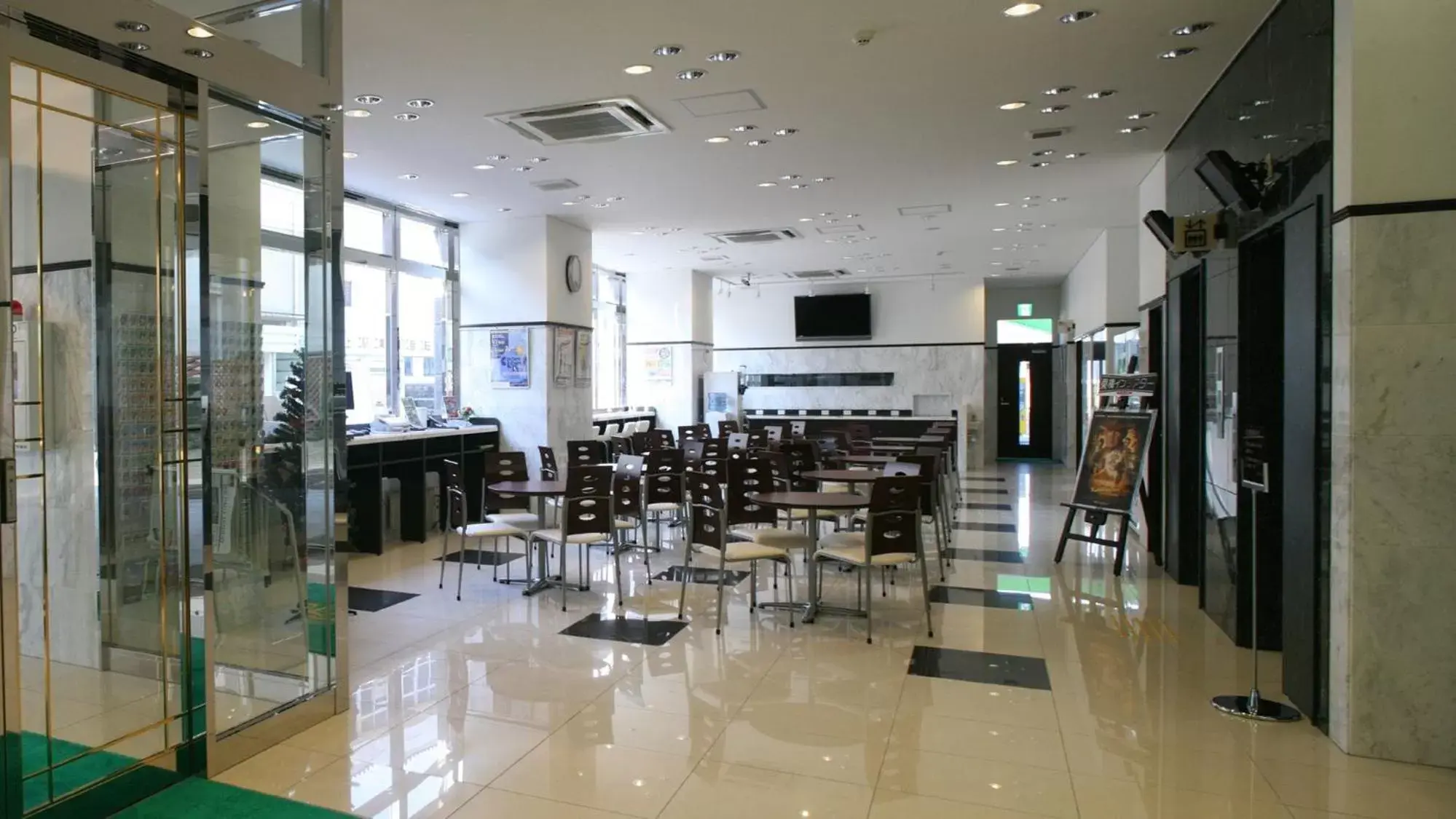 Lobby or reception, Restaurant/Places to Eat in Toyoko Inn Kitakami eki Shinkansen guchi