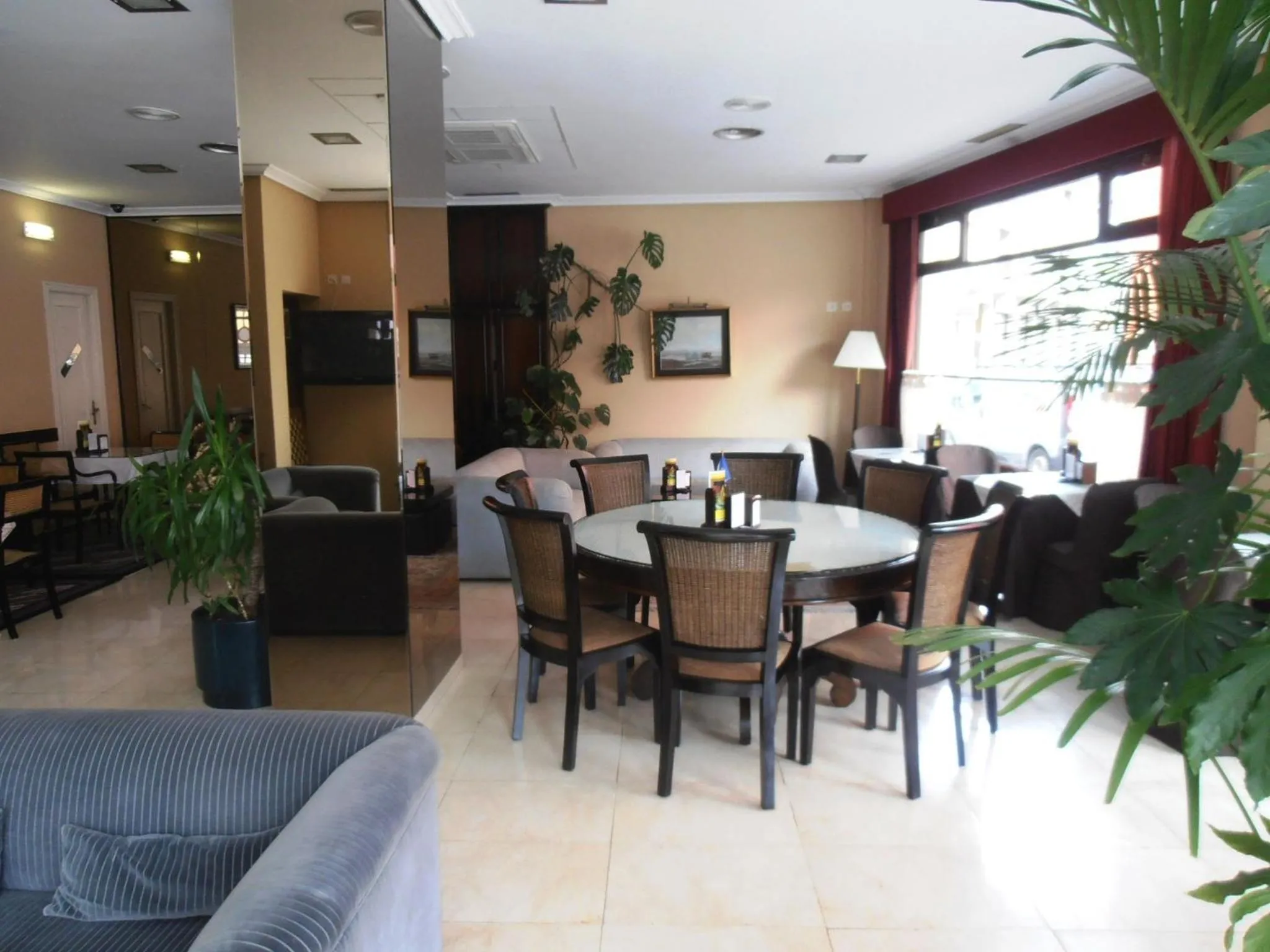 Lounge or bar in Gran Hotel Paraiso