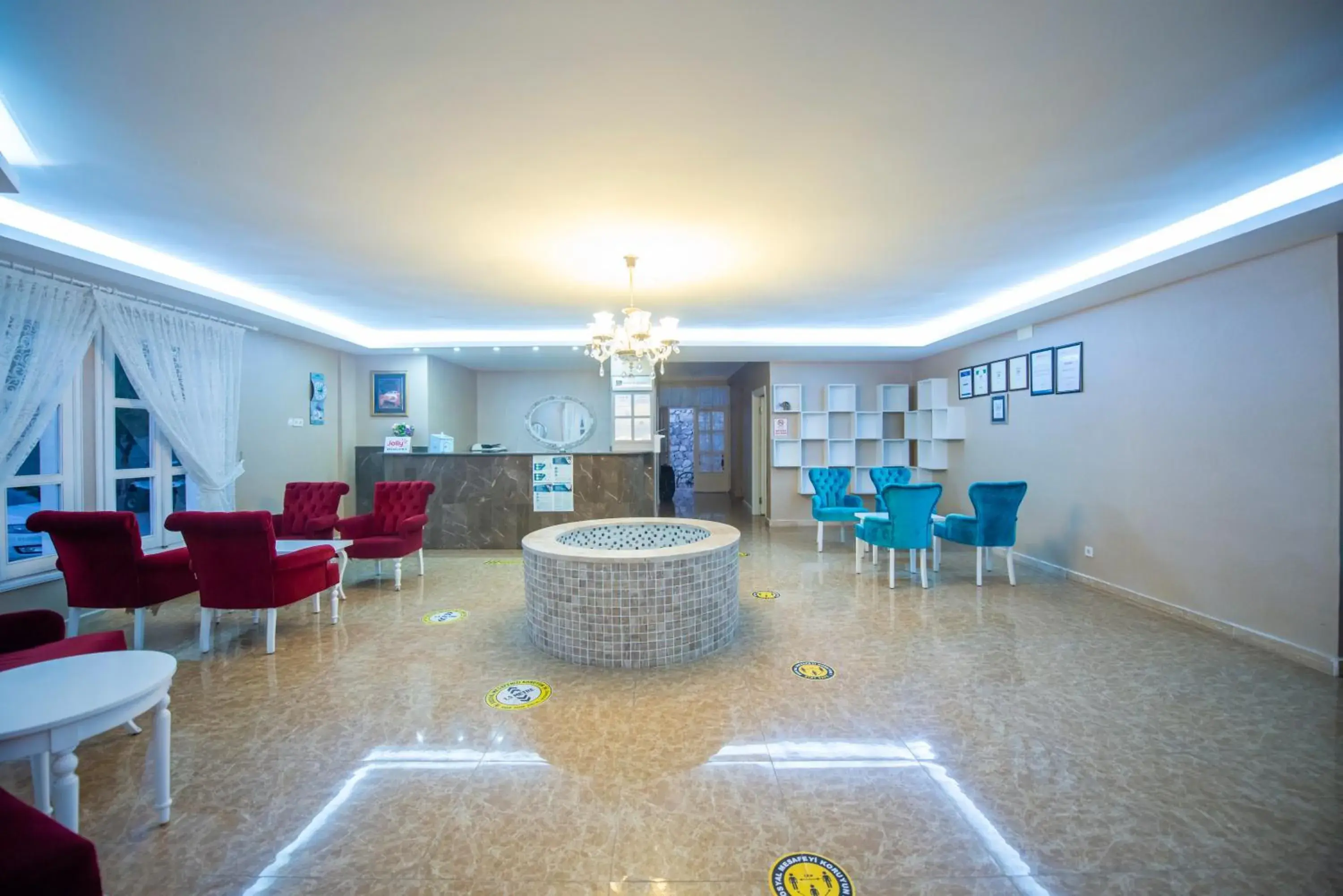 Lobby/Reception in White Otel
