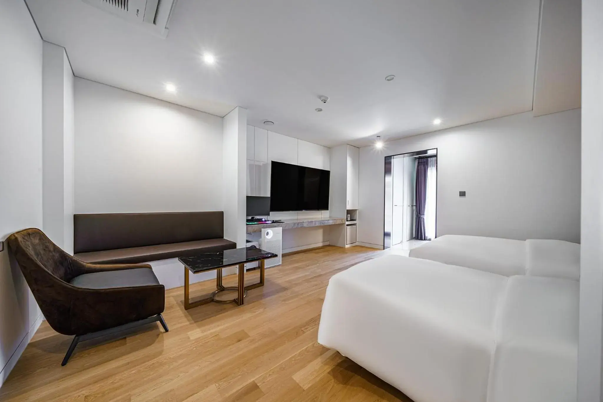 Photo of the whole room, TV/Entertainment Center in Jongno Amare Hotel