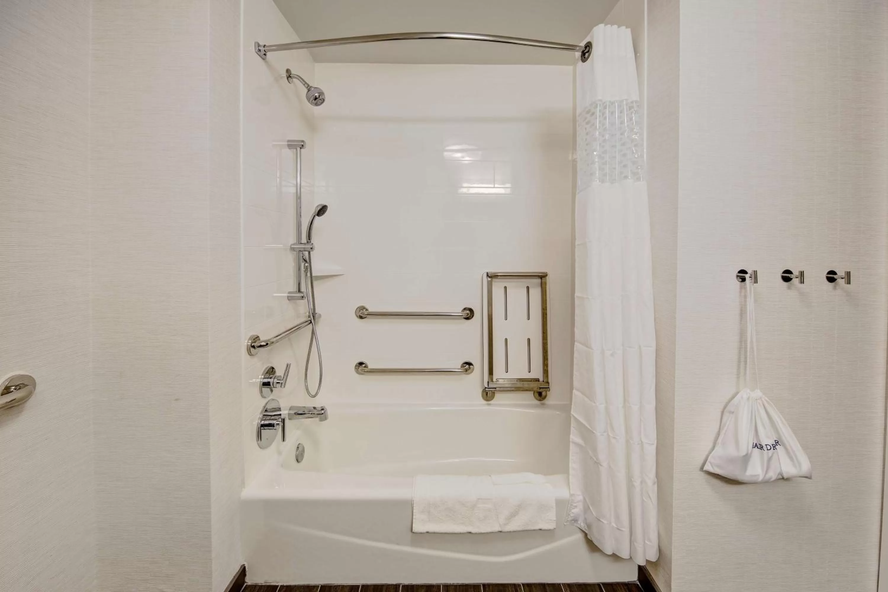 Bathroom in Hampton Inn & Suites Memphis Germantown