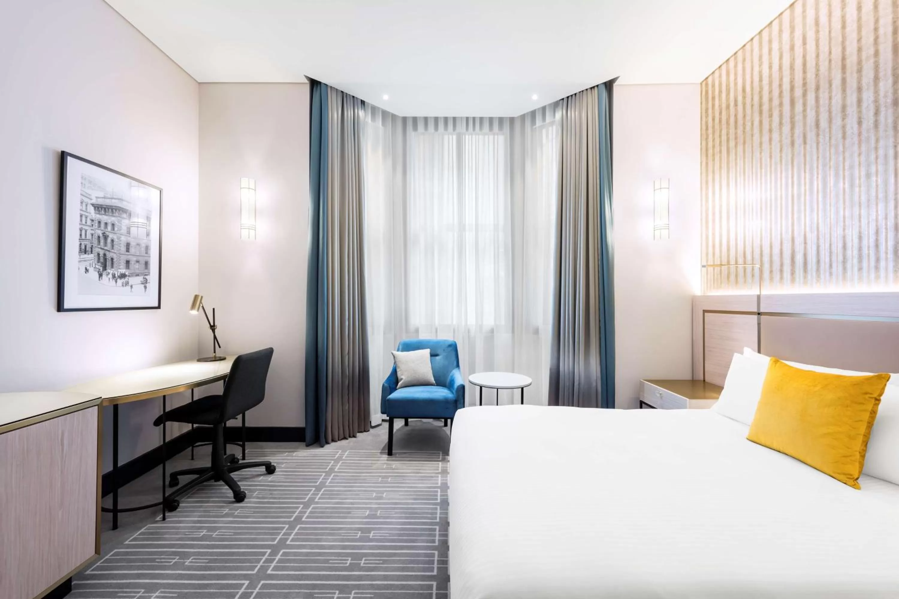 Photo of the whole room, Bed in Paradox Sydney