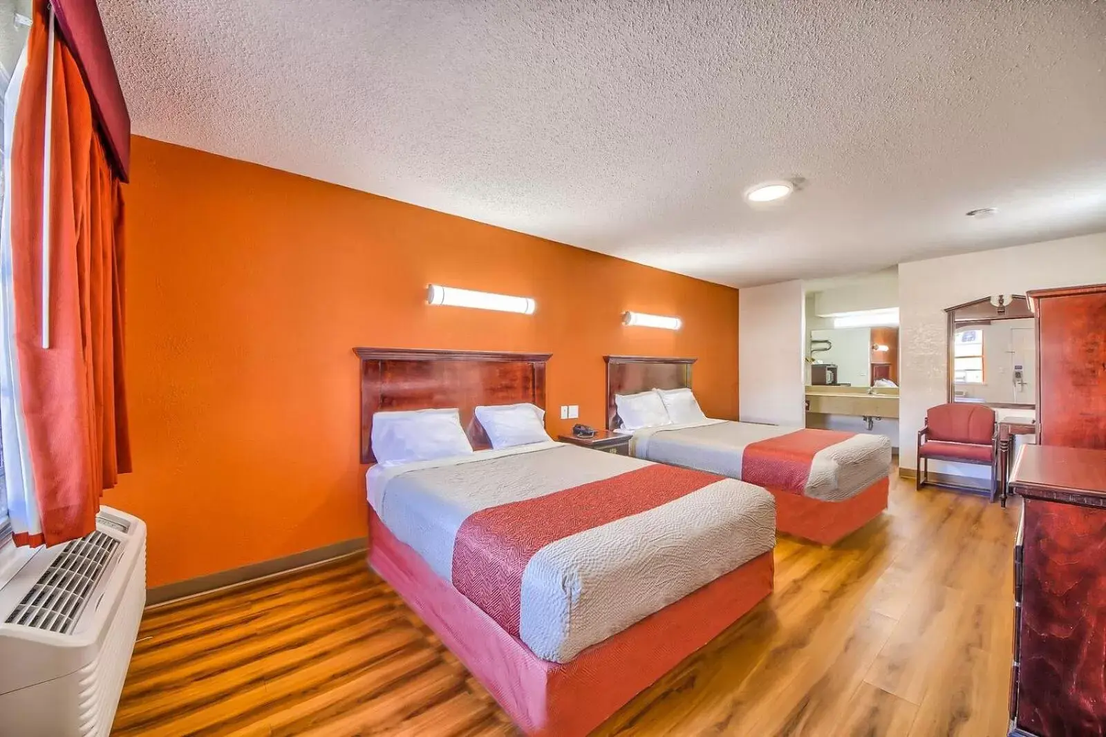 Bed in Hillcrest Inn & Suites Ozona