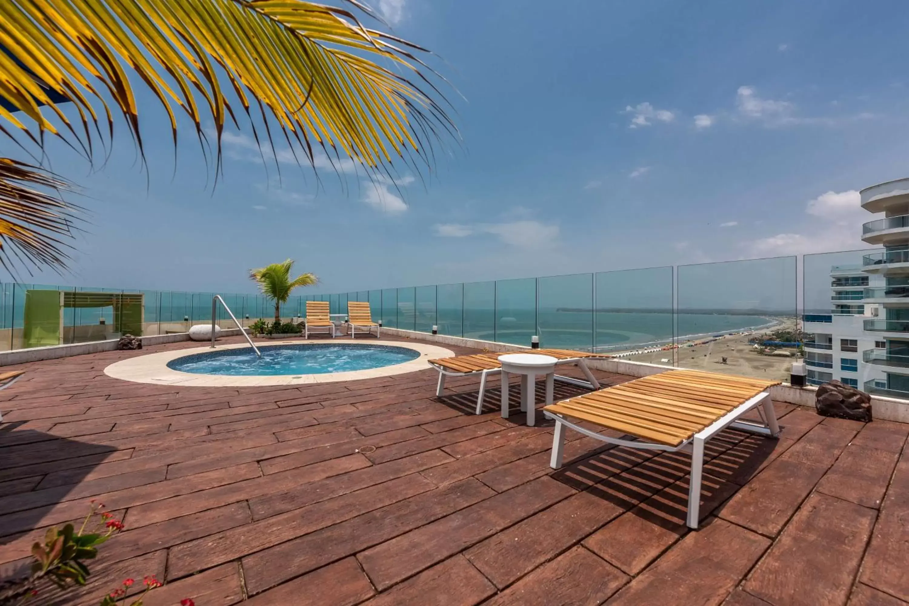 Solarium, Swimming Pool in Radisson Cartagena Ocean Pavillion Hotel