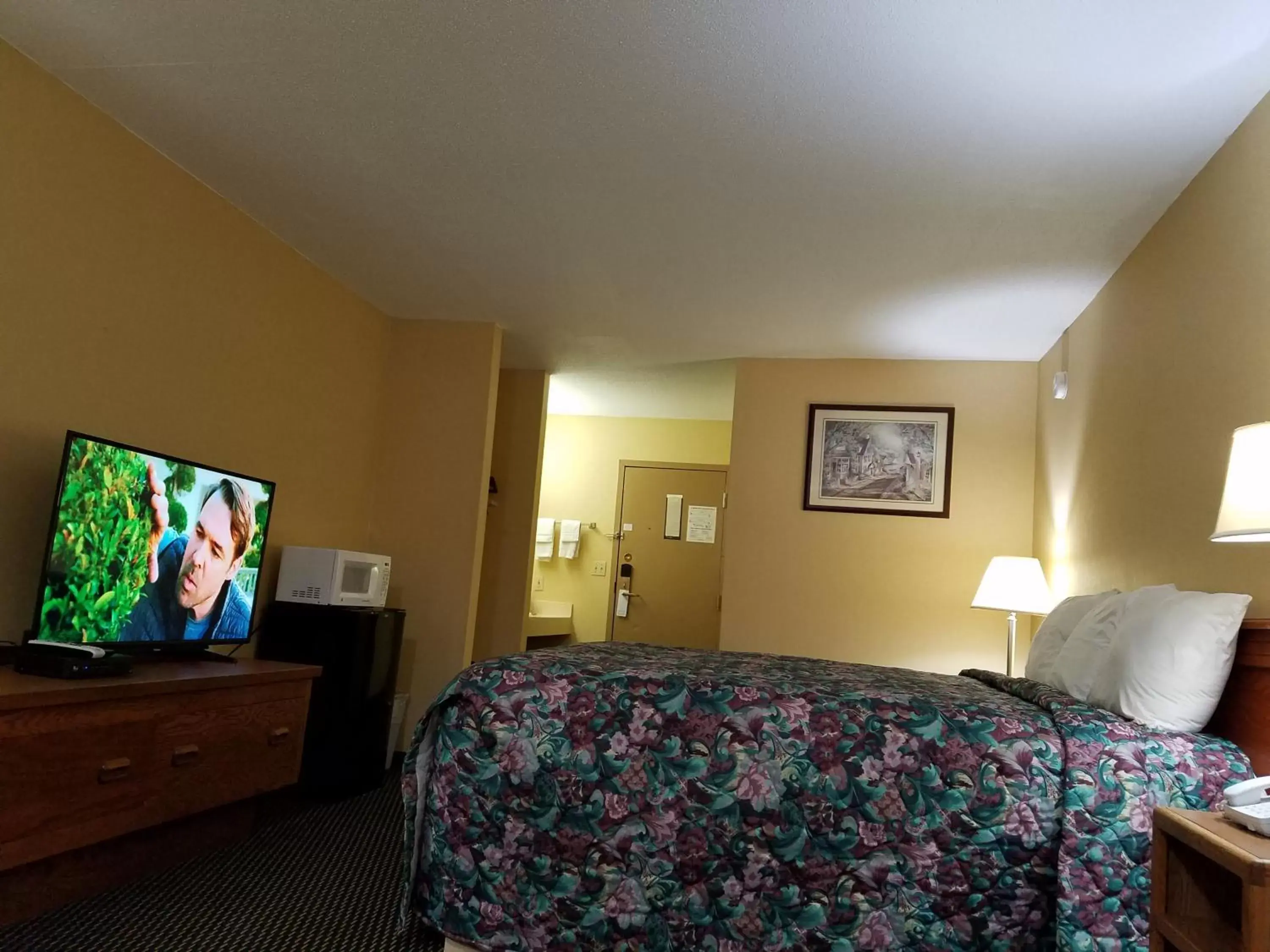 TV and multimedia, Room Photo in Rodeway Inn Blair