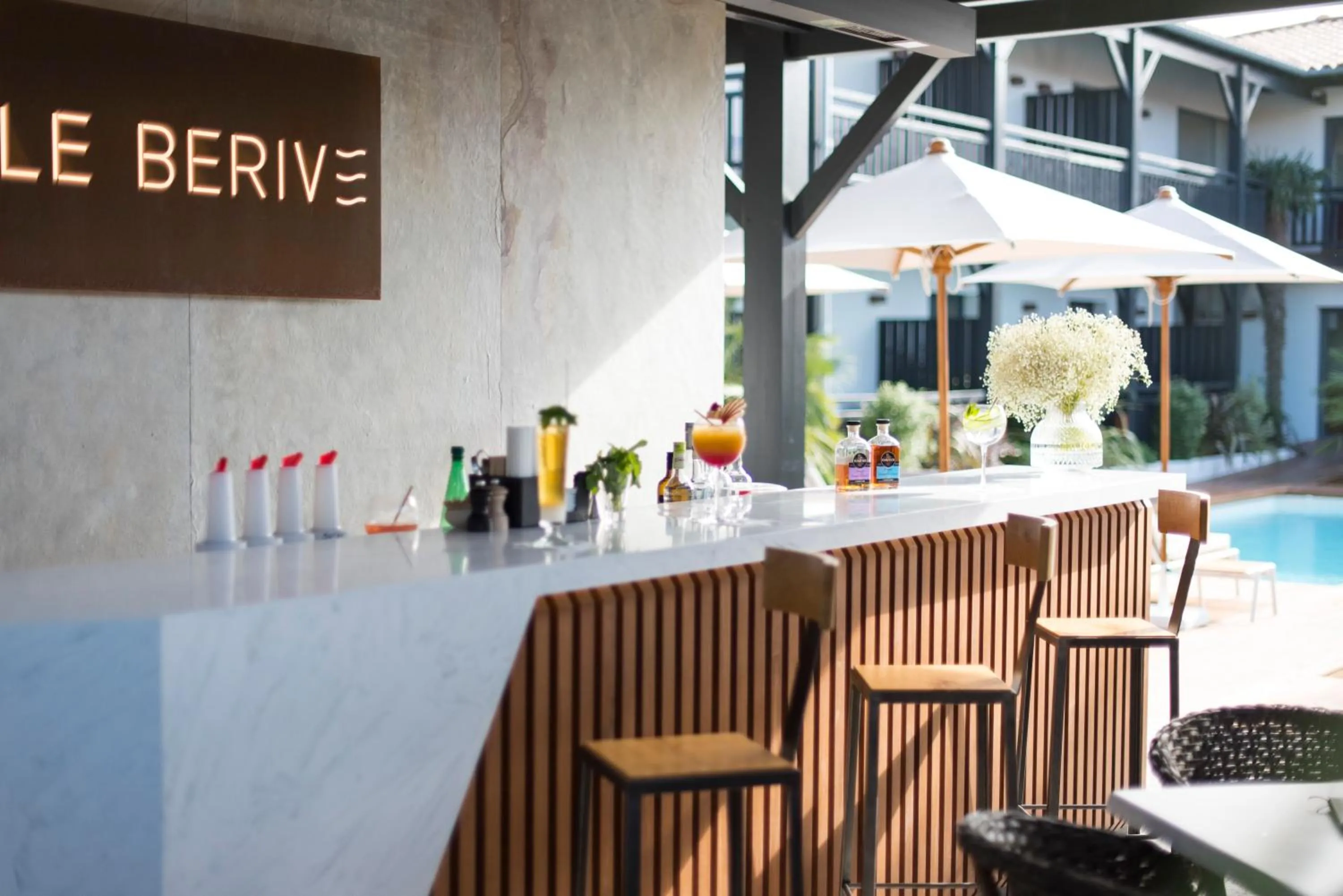 Lounge or bar in L'Anderenis Boutique Hôtel