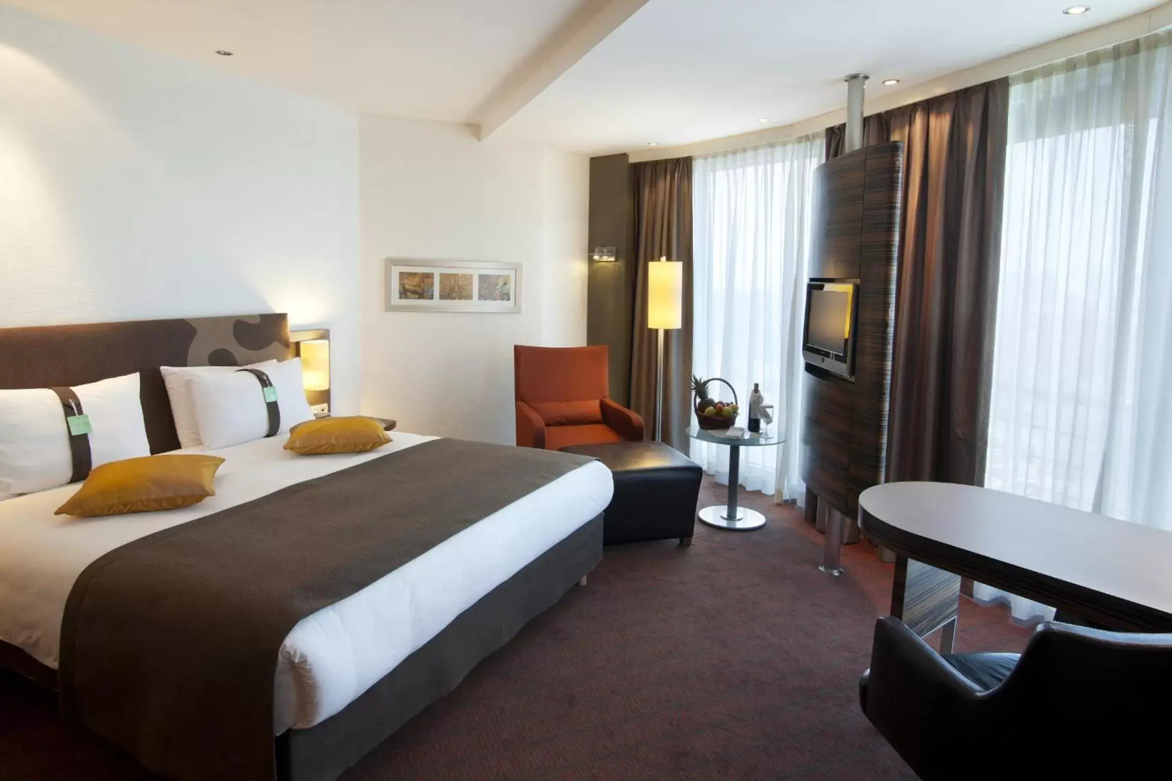 Bedroom, Bed in Holiday Inn Almaty, an IHG Hotel