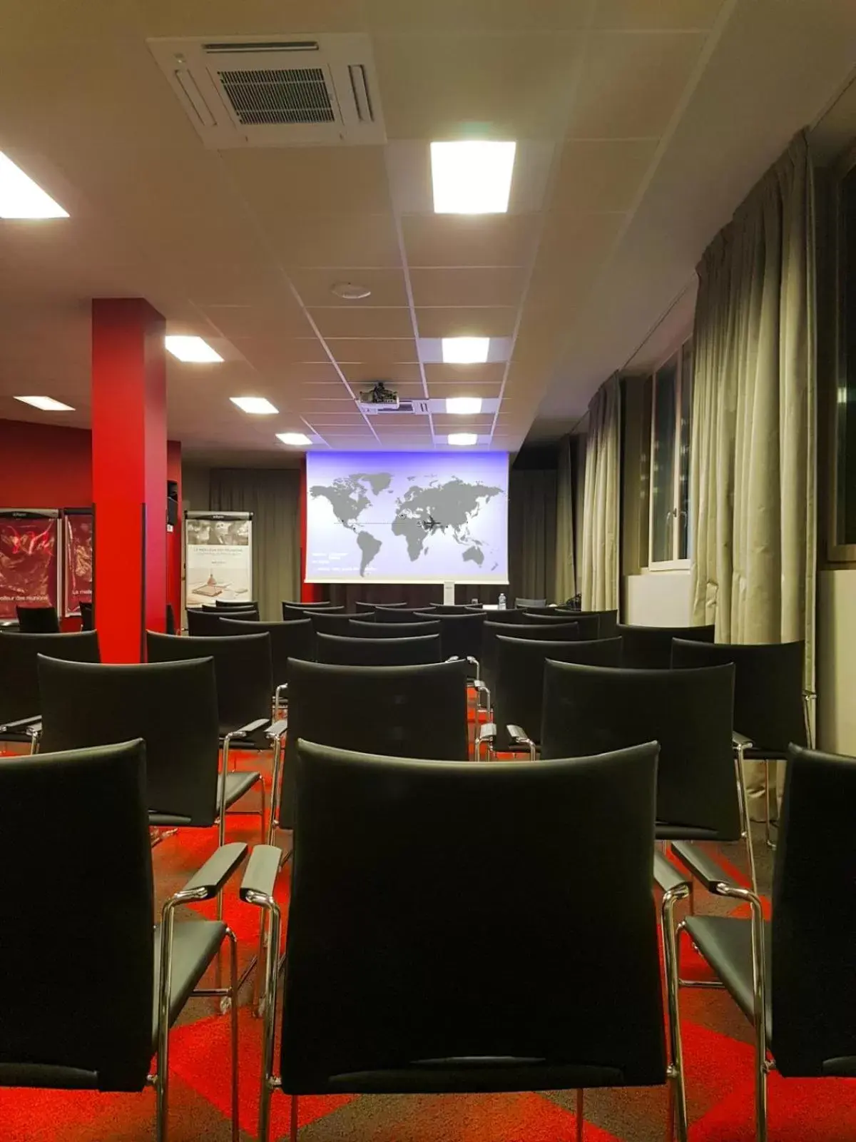 Meeting/conference room, Restaurant/Places to Eat in Mercure Le Mans Centre