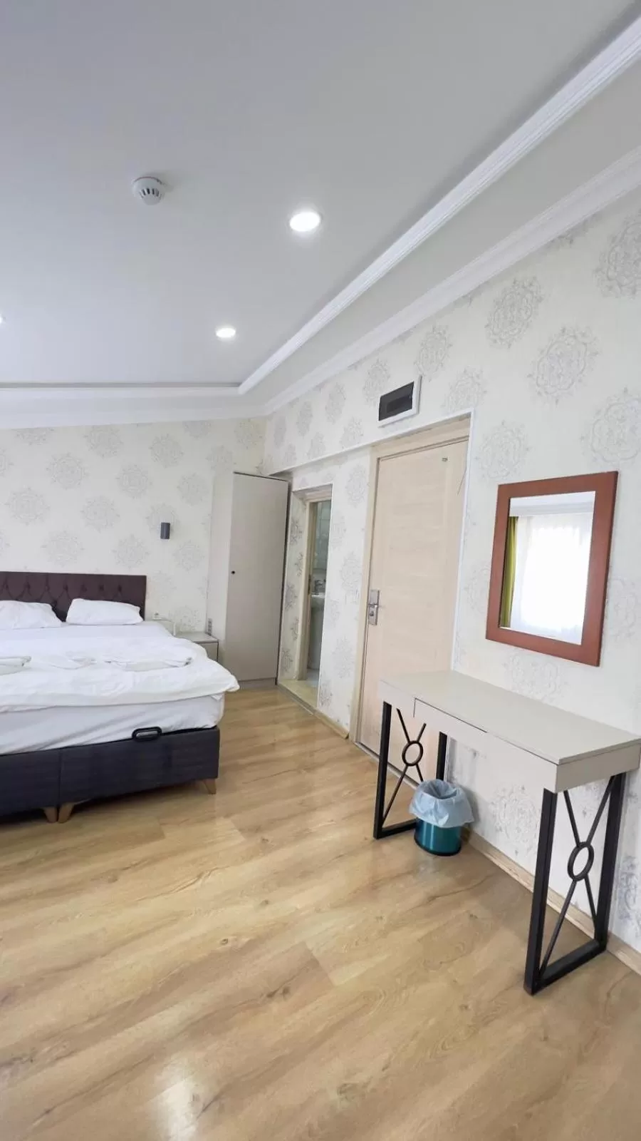 Photo of the whole room, Bed in The Lola Hotel