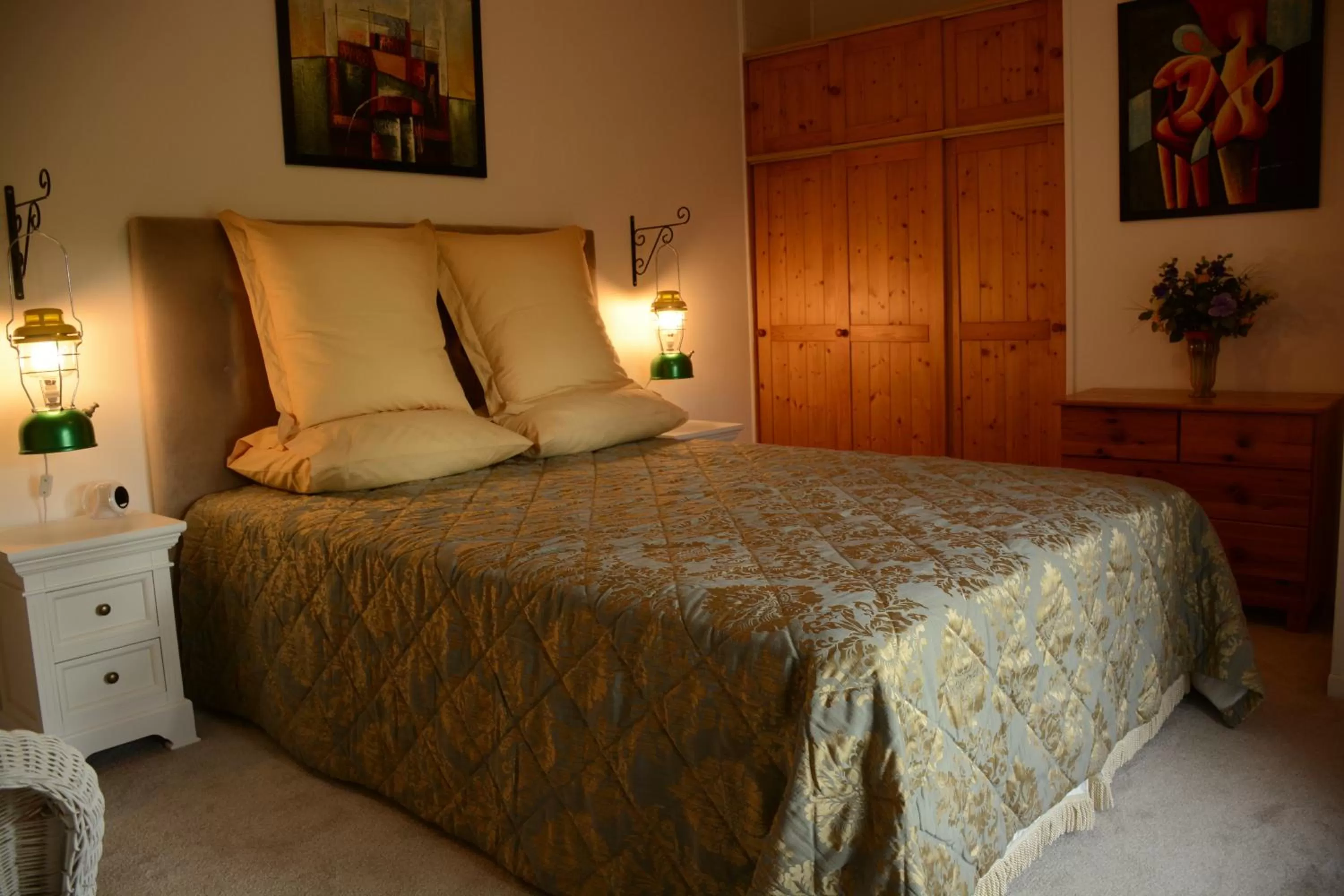 Bed in Les noyers aulnay