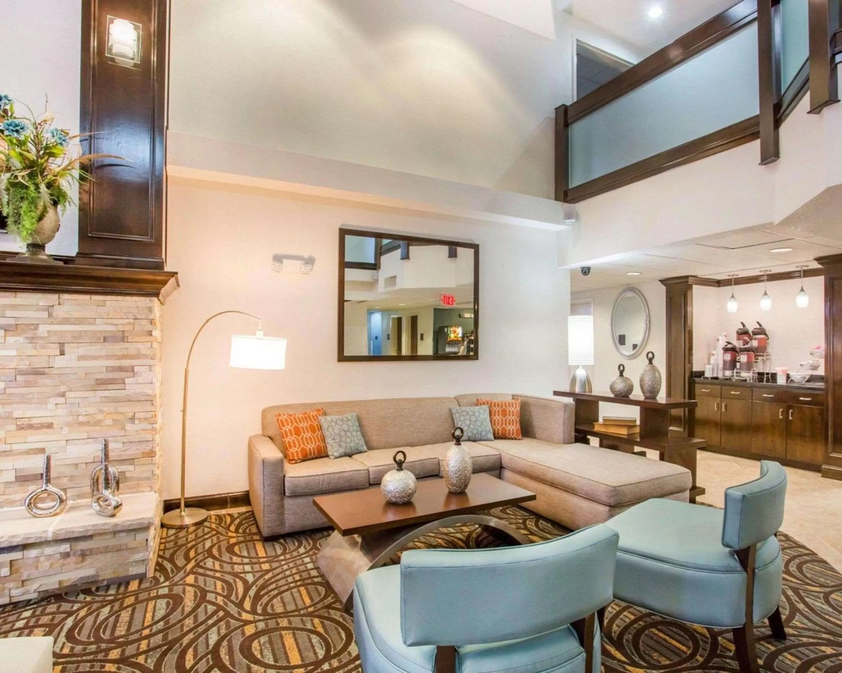 Lobby or reception in Comfort Suites Lebanon
