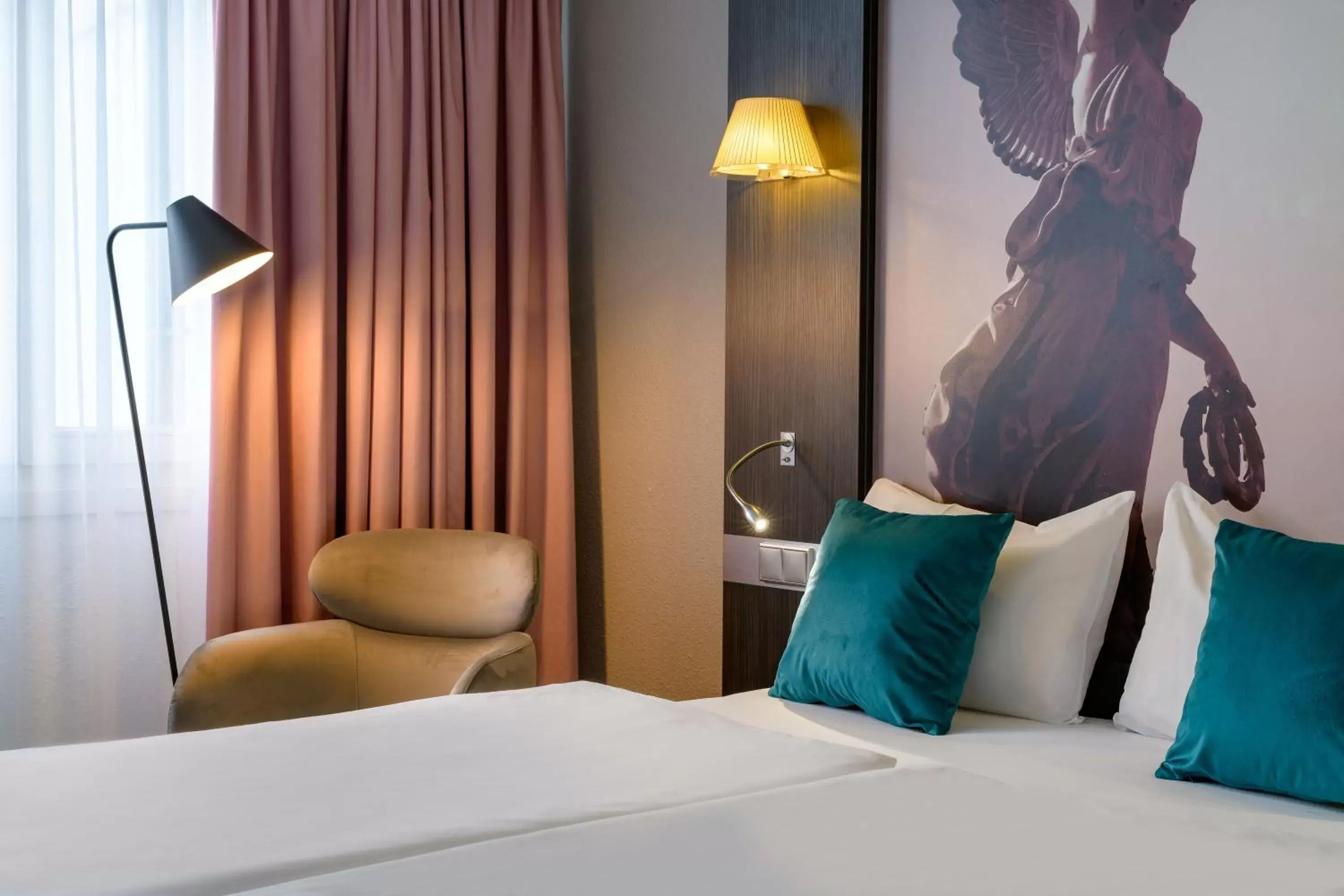 Bedroom, Bed in Mercure Hotel Hannover City