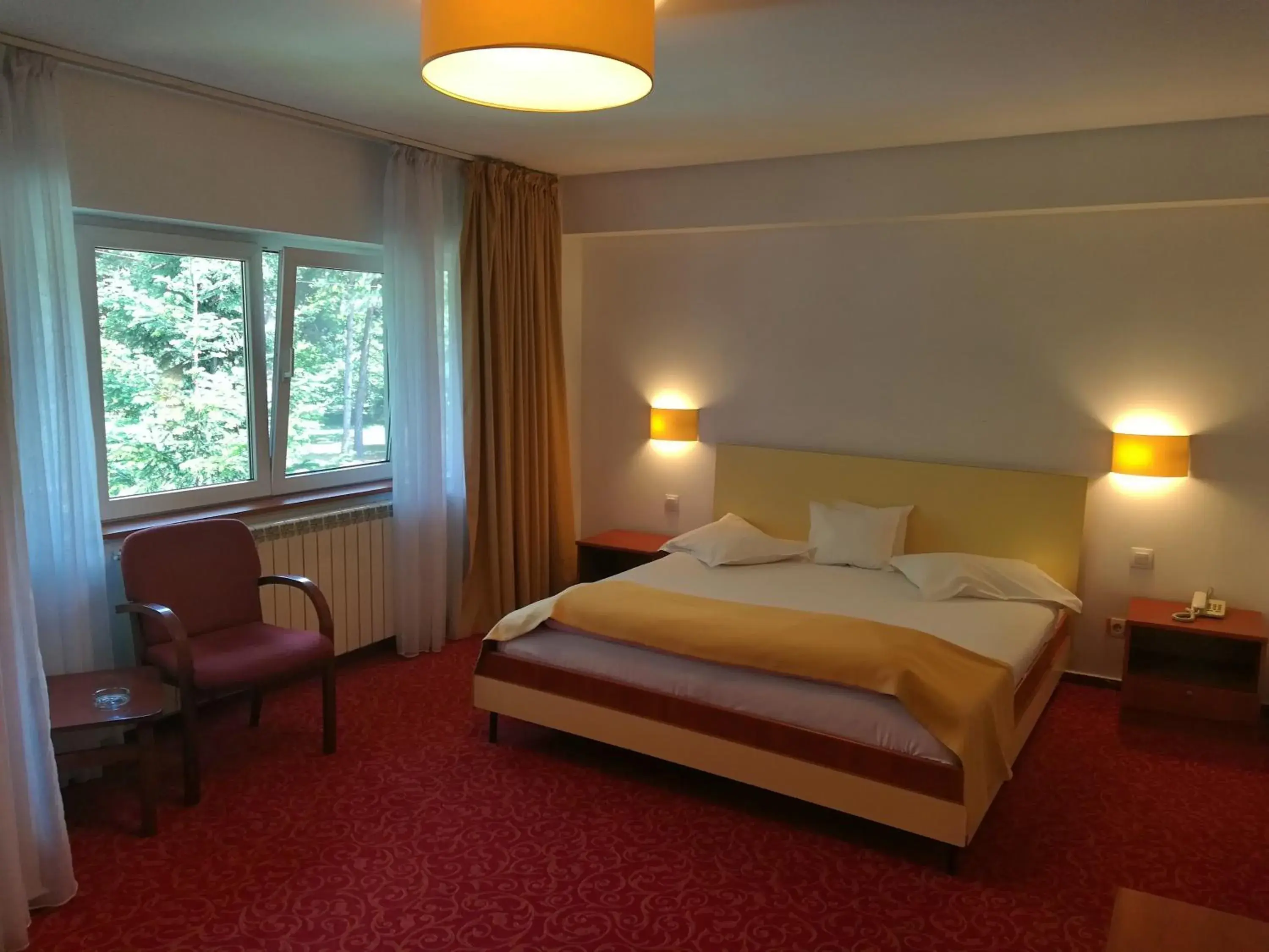 Bedroom, Bed in Hotel Herastrau