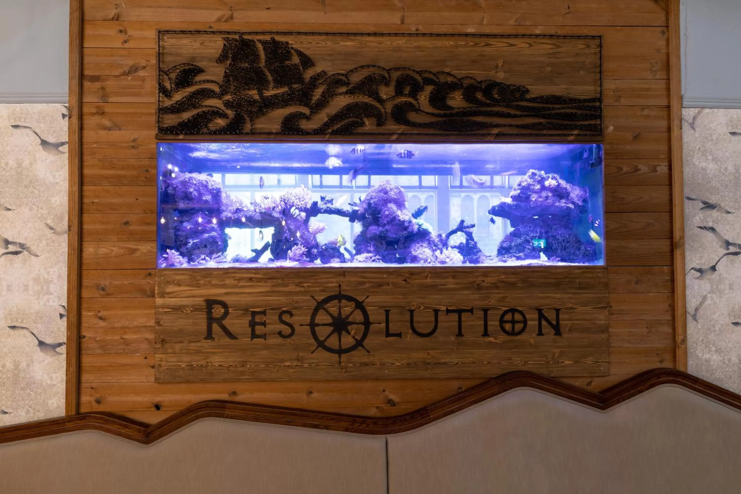 Lounge or bar, TV/Entertainment Center in The Resolution Hotel