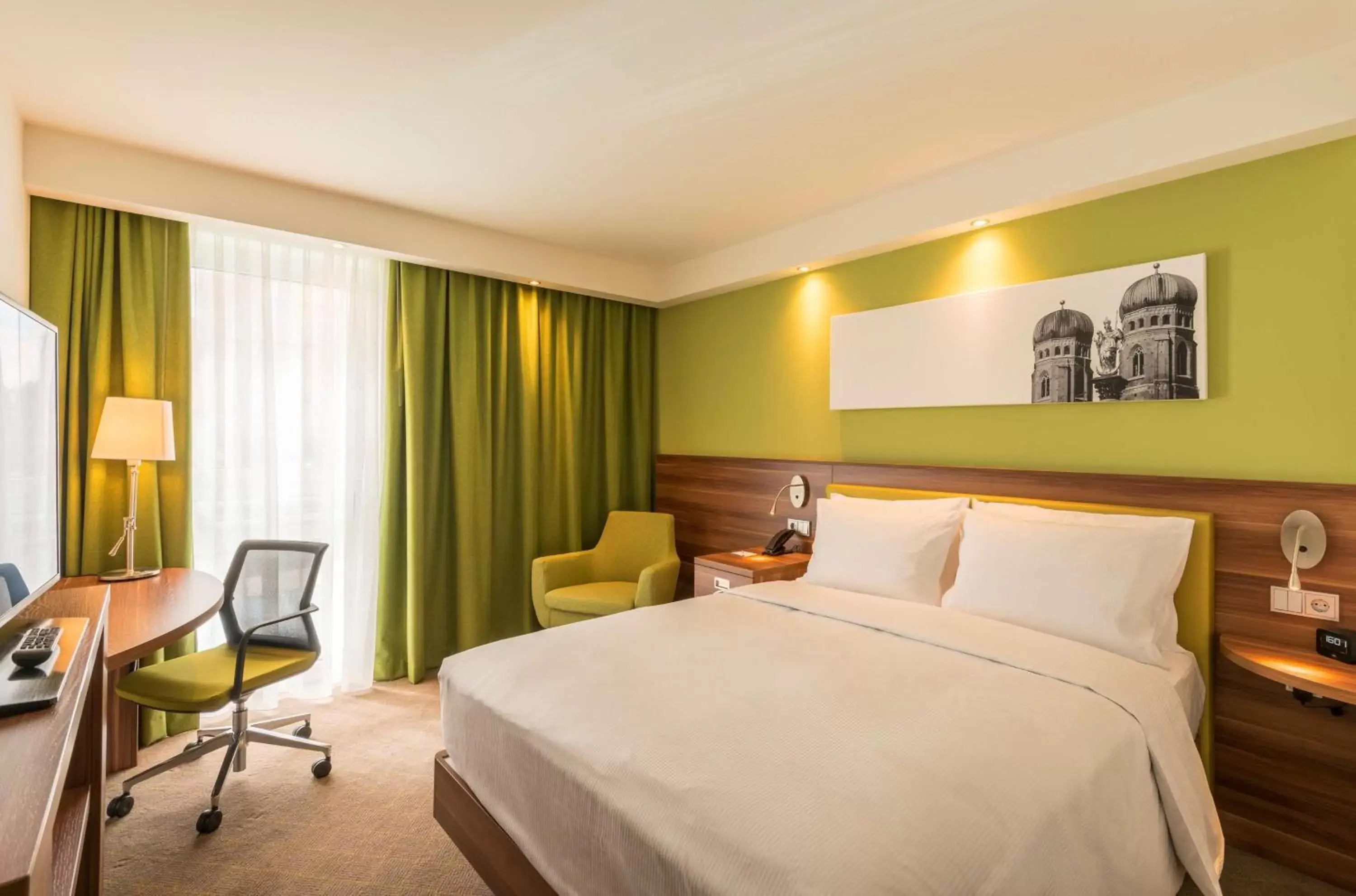 Bedroom, Bed in Hampton By Hilton Munich City West