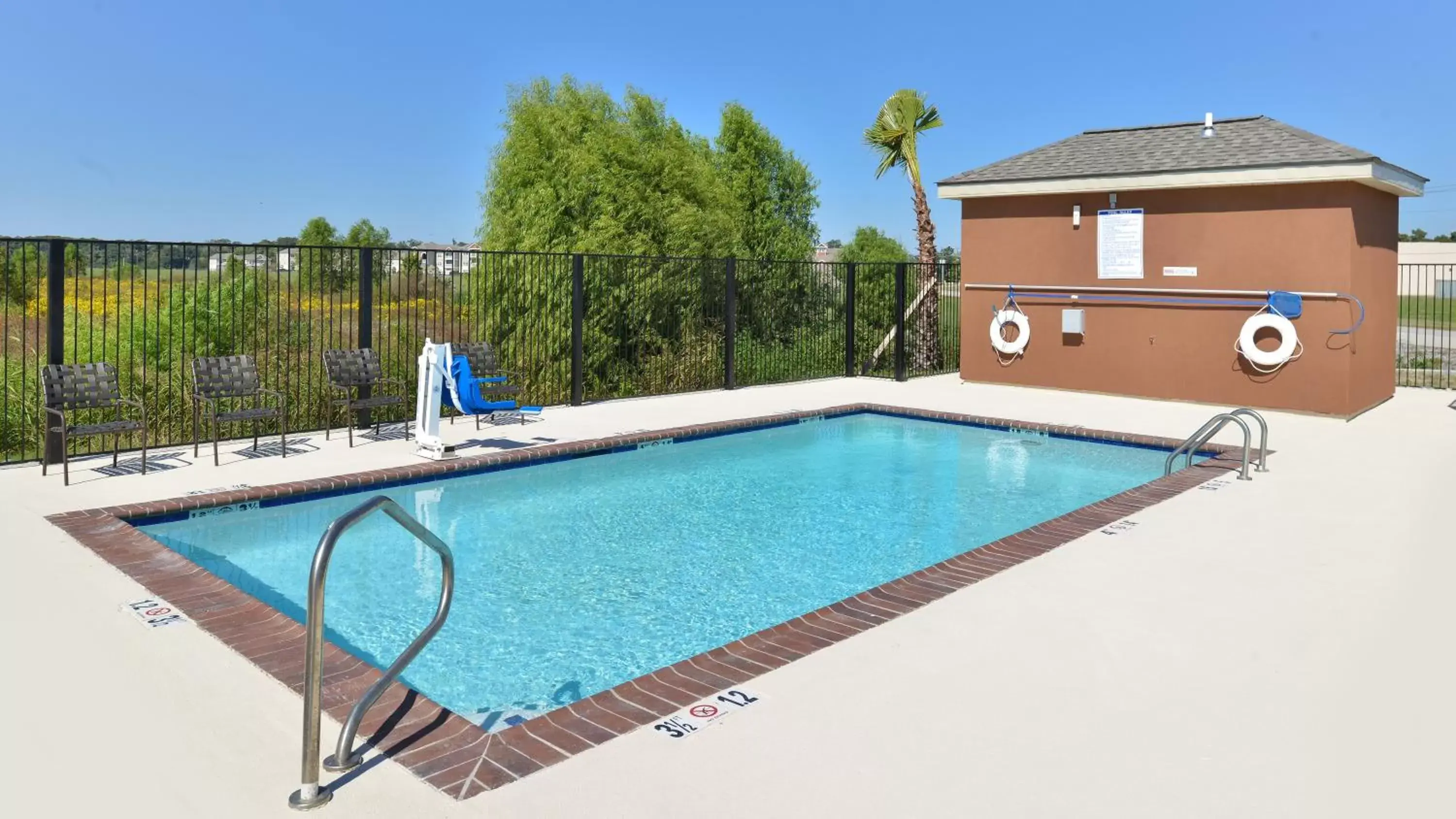 Swimming pool in Candlewood Suites Houma by IHG Swimming pool in Candlewood Suites Houma by IHG