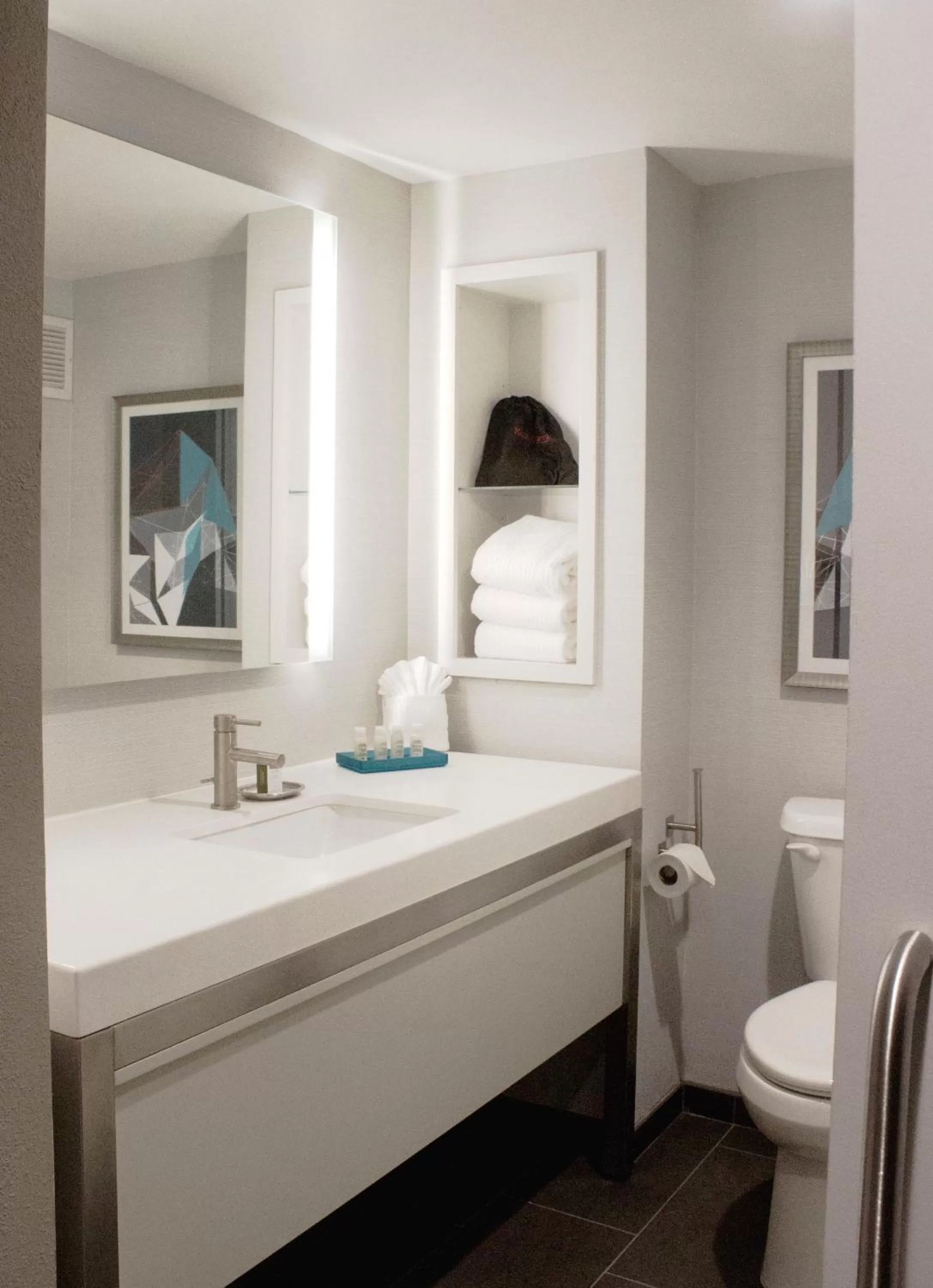 Photo of the whole room in Hotel Indigo Harrisburg - Hershey by IHG