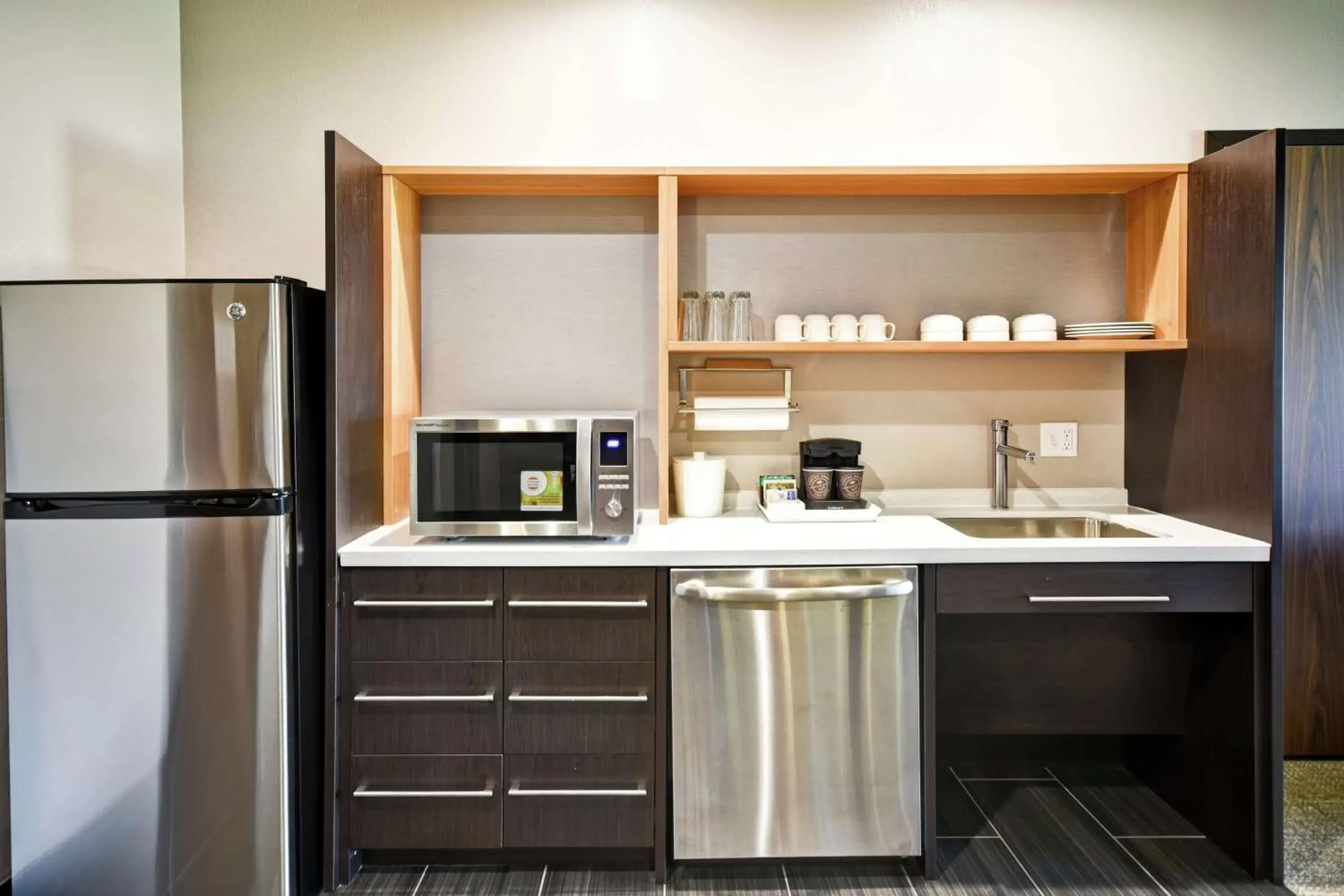 Bedroom, Kitchen/Kitchenette in Home2 Suites By Hilton El Reno