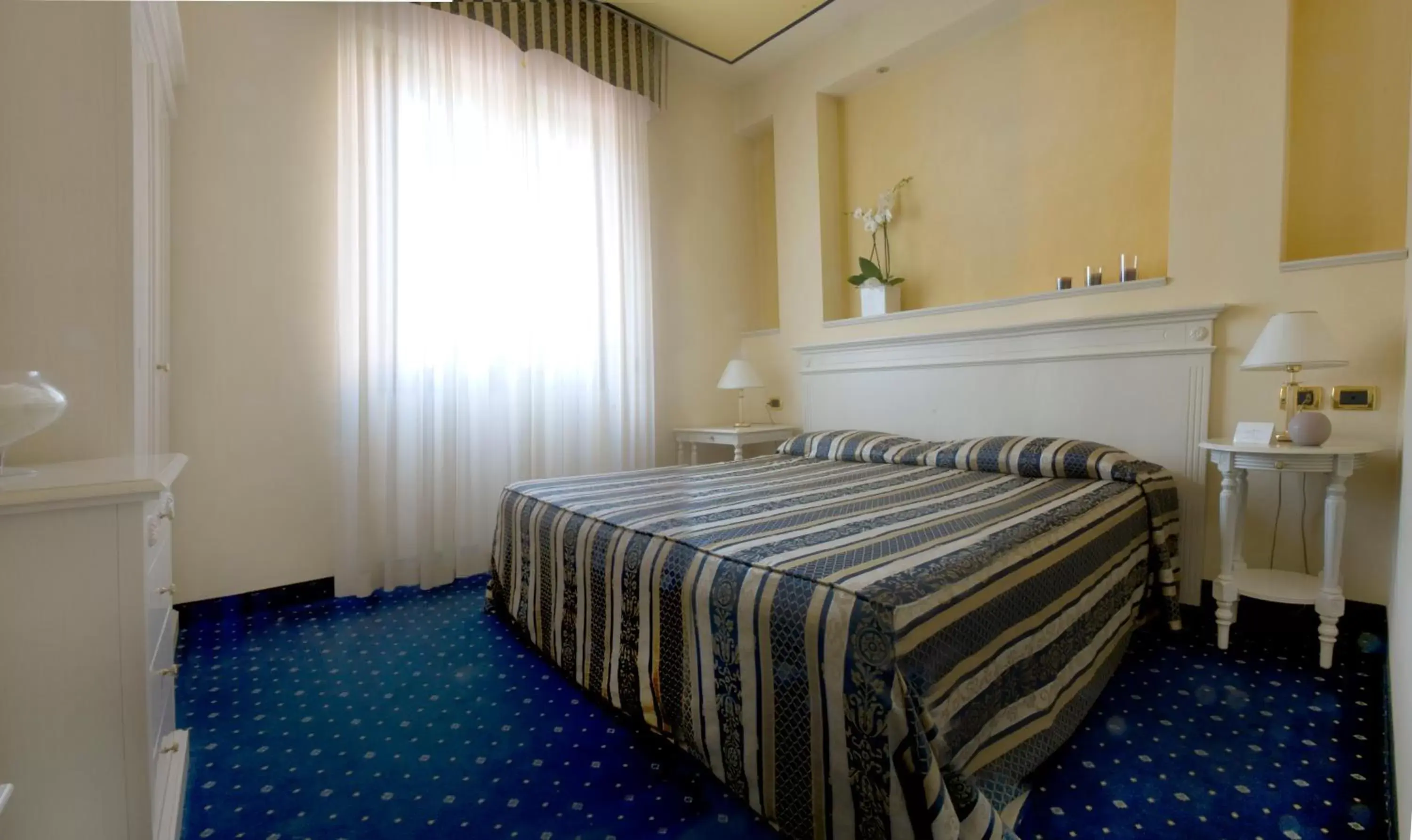 Photo of the whole room, Bed in Albergo Milano