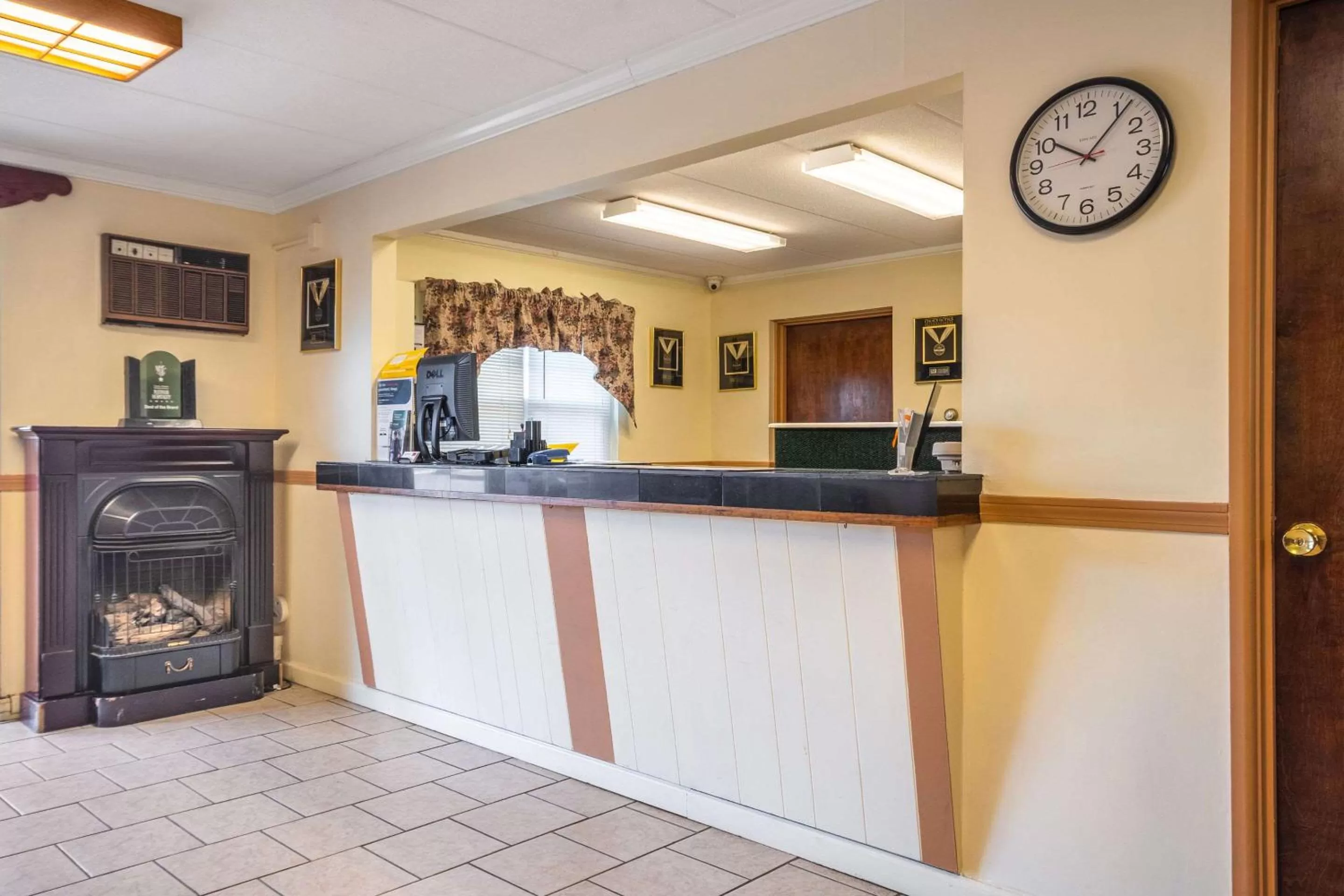 Lobby or reception in Econo Lodge Inn & Suites Windsor Locks Bradley Airport