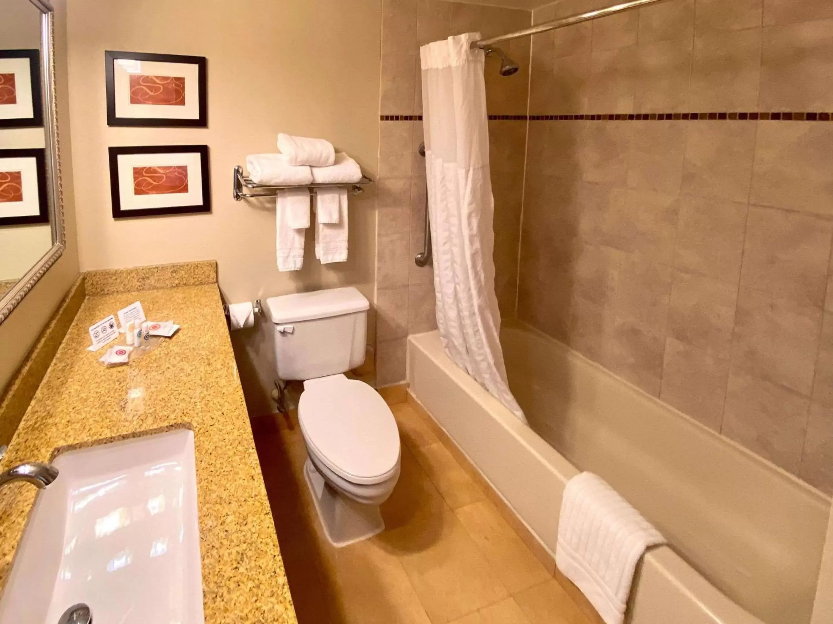 Bedroom, Bathroom in Comfort Suites Near Casinos Norwich-Uncasville