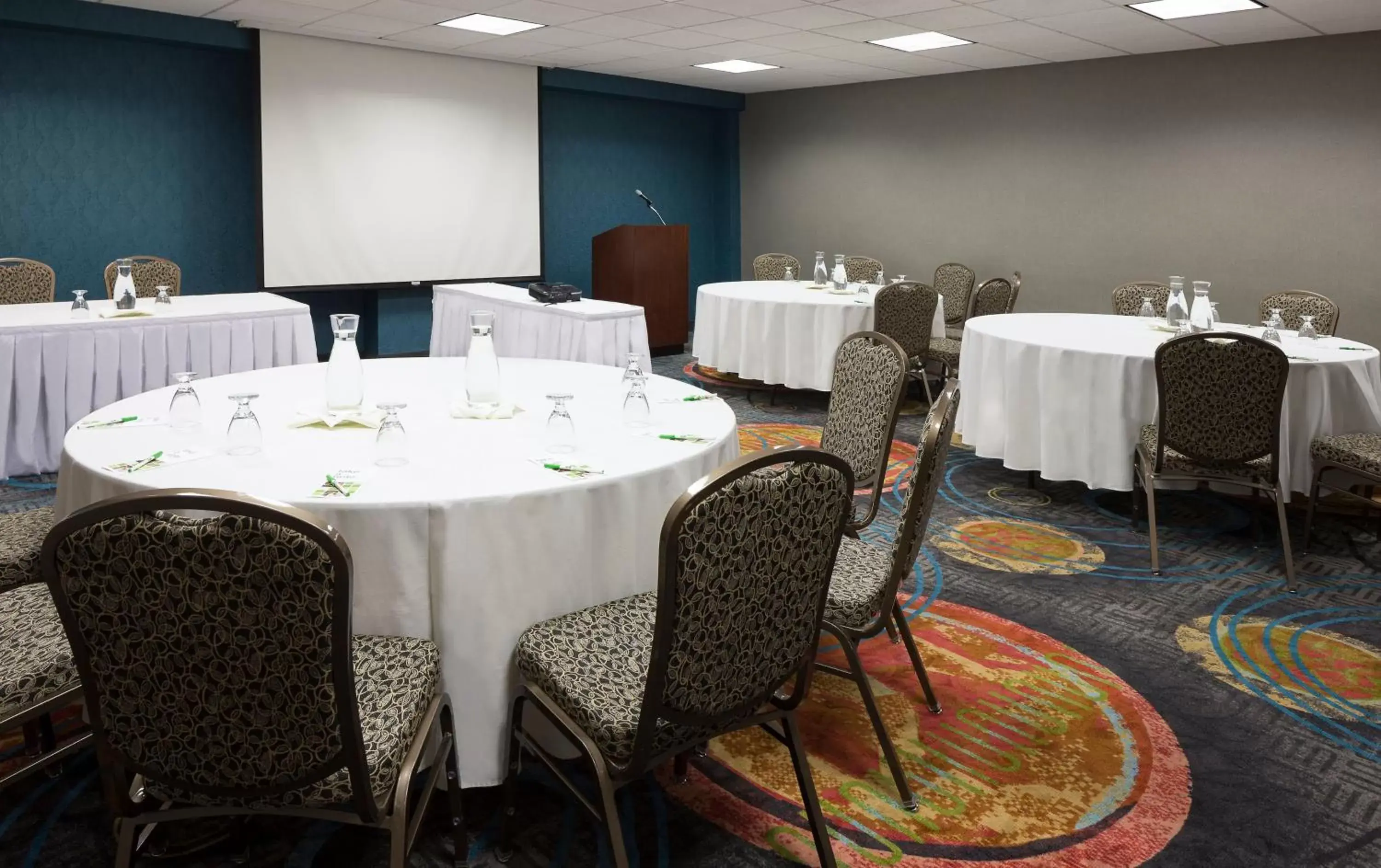 Meeting/conference room in Holiday Inn Wichita East I-35, an IHG Hotel