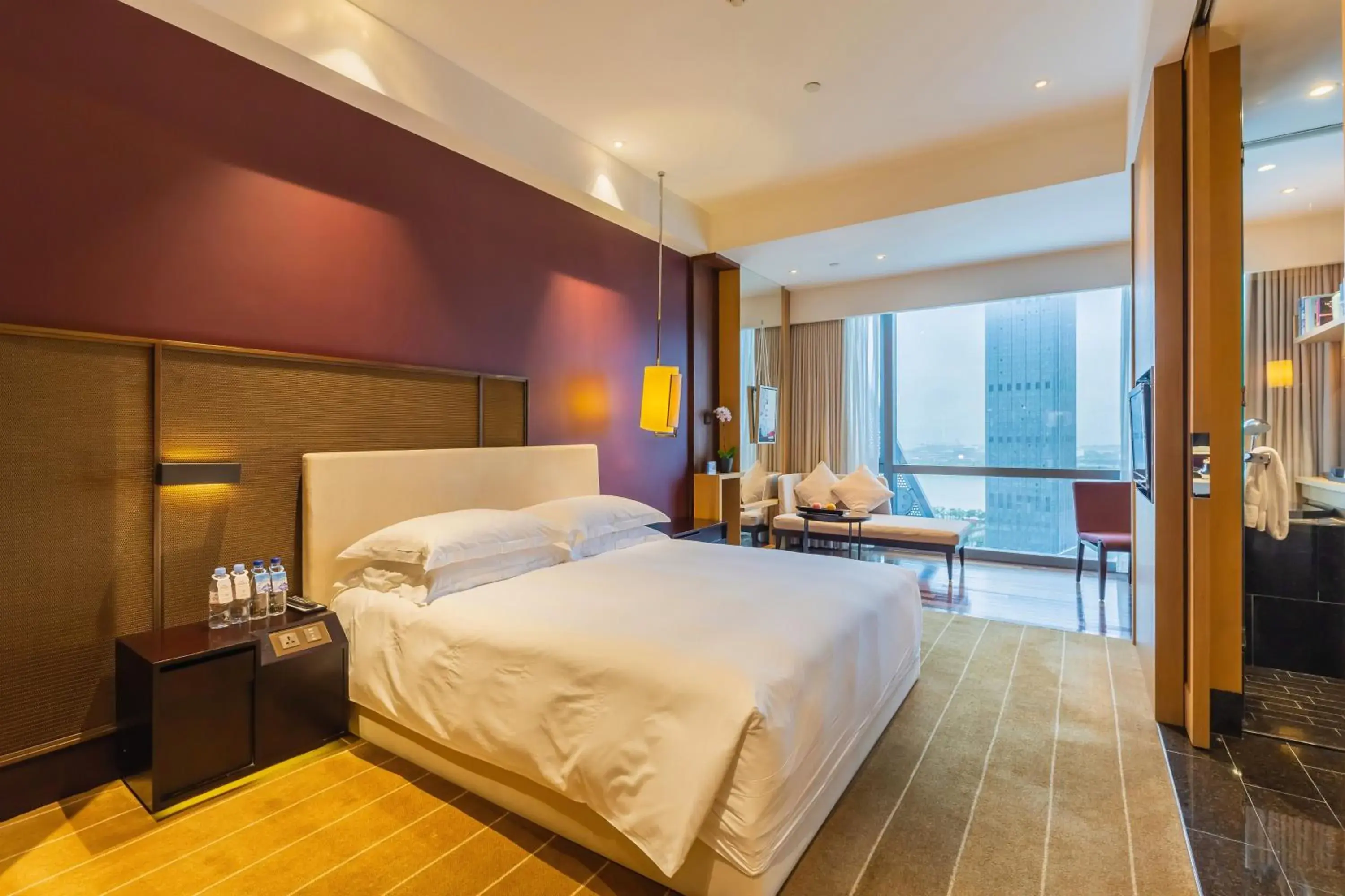 Photo of the whole room, Bed in Hotel Kapok Shenzhen Bay