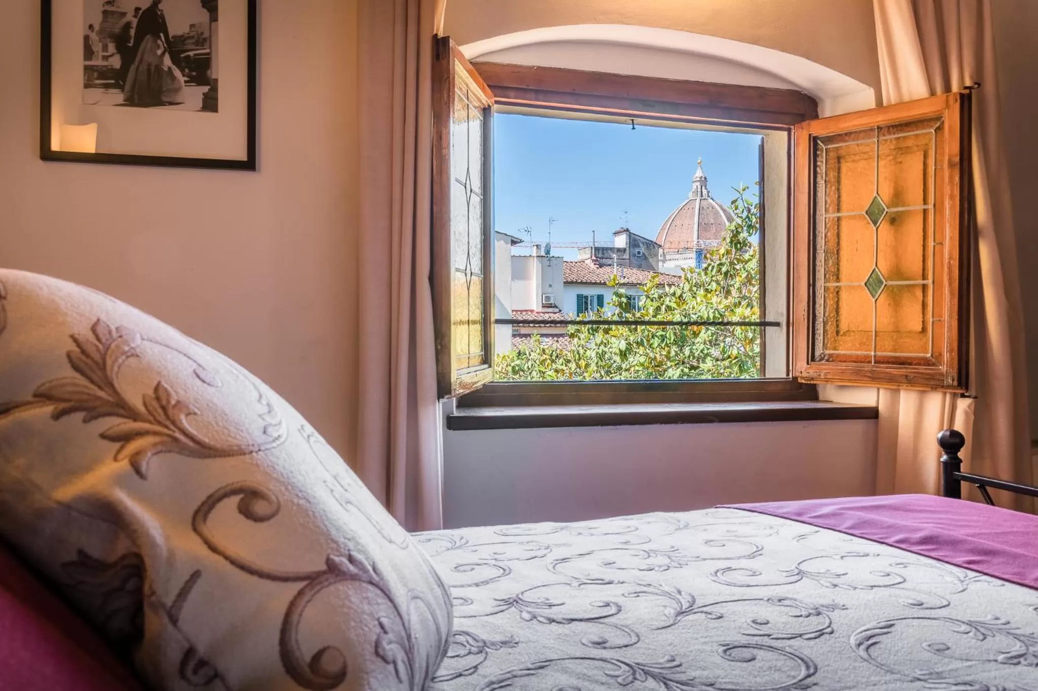 Landmark view, Bed in Residenza Il Villino B&B
