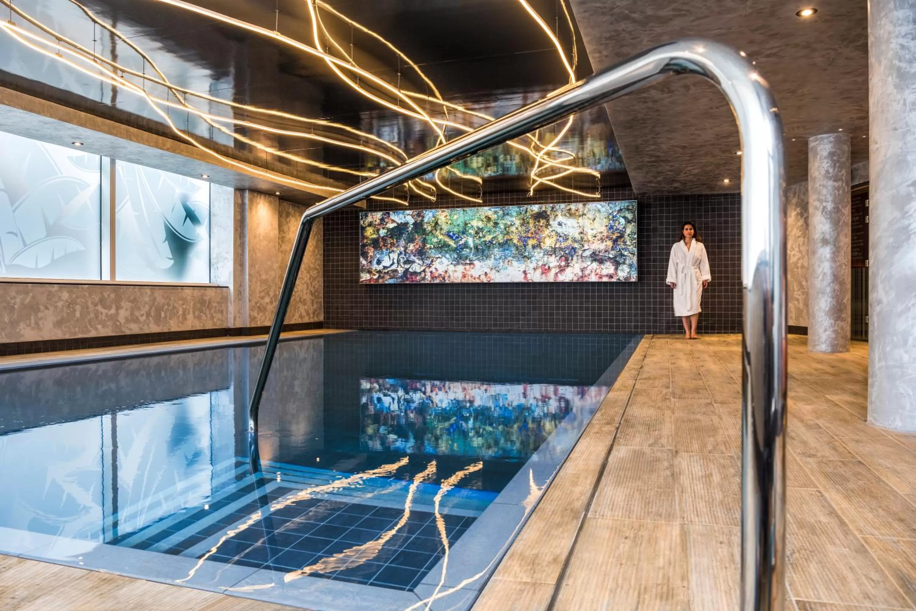 Swimming pool in Novotel London Canary Wharf