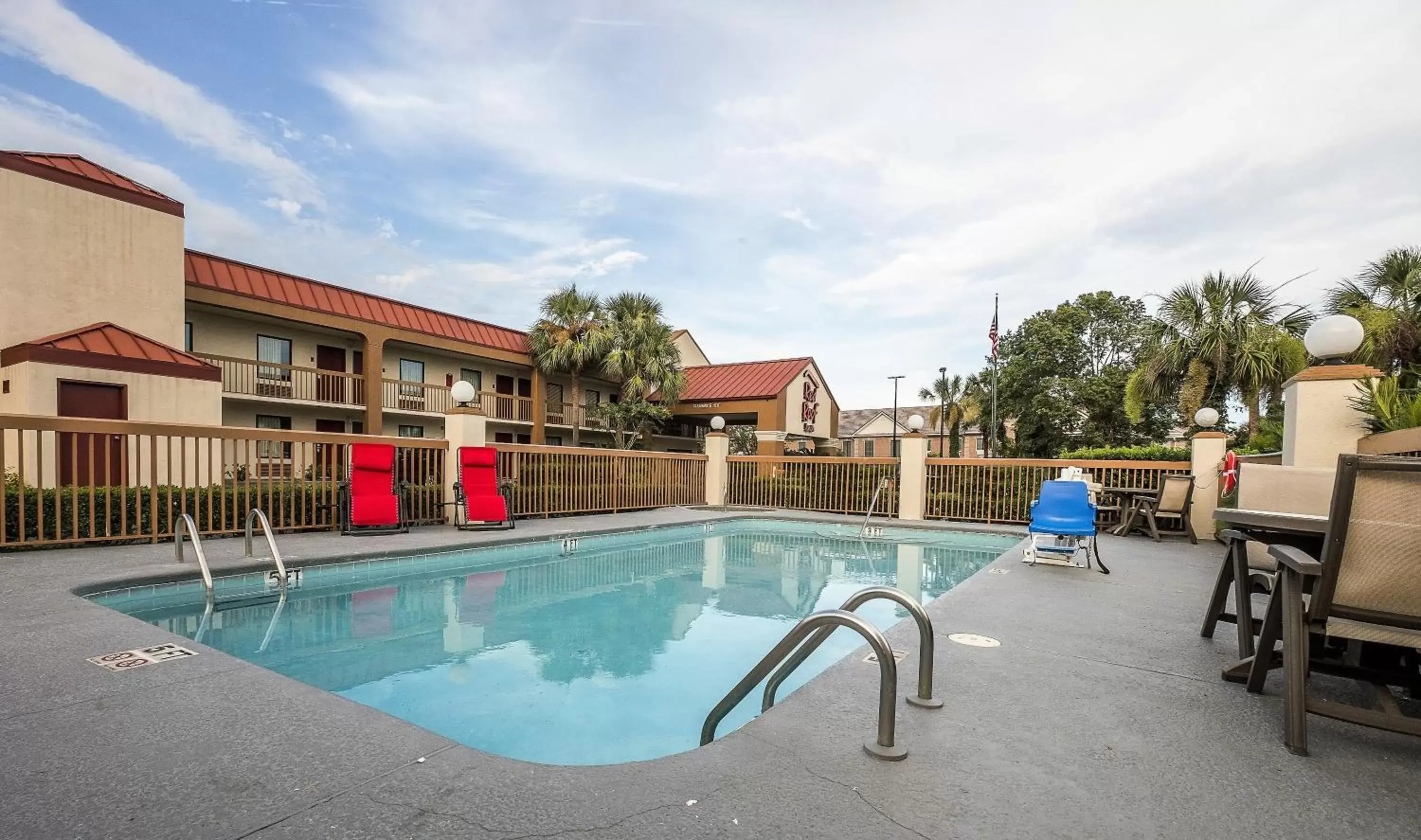 Swimming Pool in Red Roof Inn Kingsland