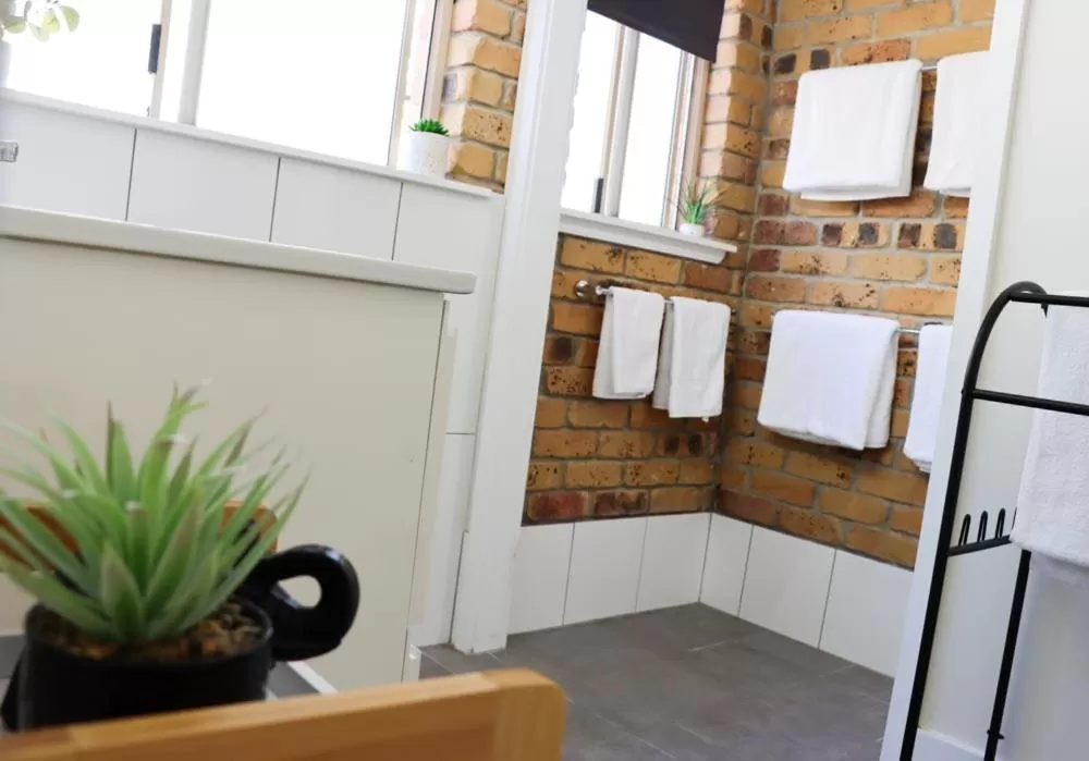 Kennedy Drive Boutique Motel - Close To City Centre & Airport